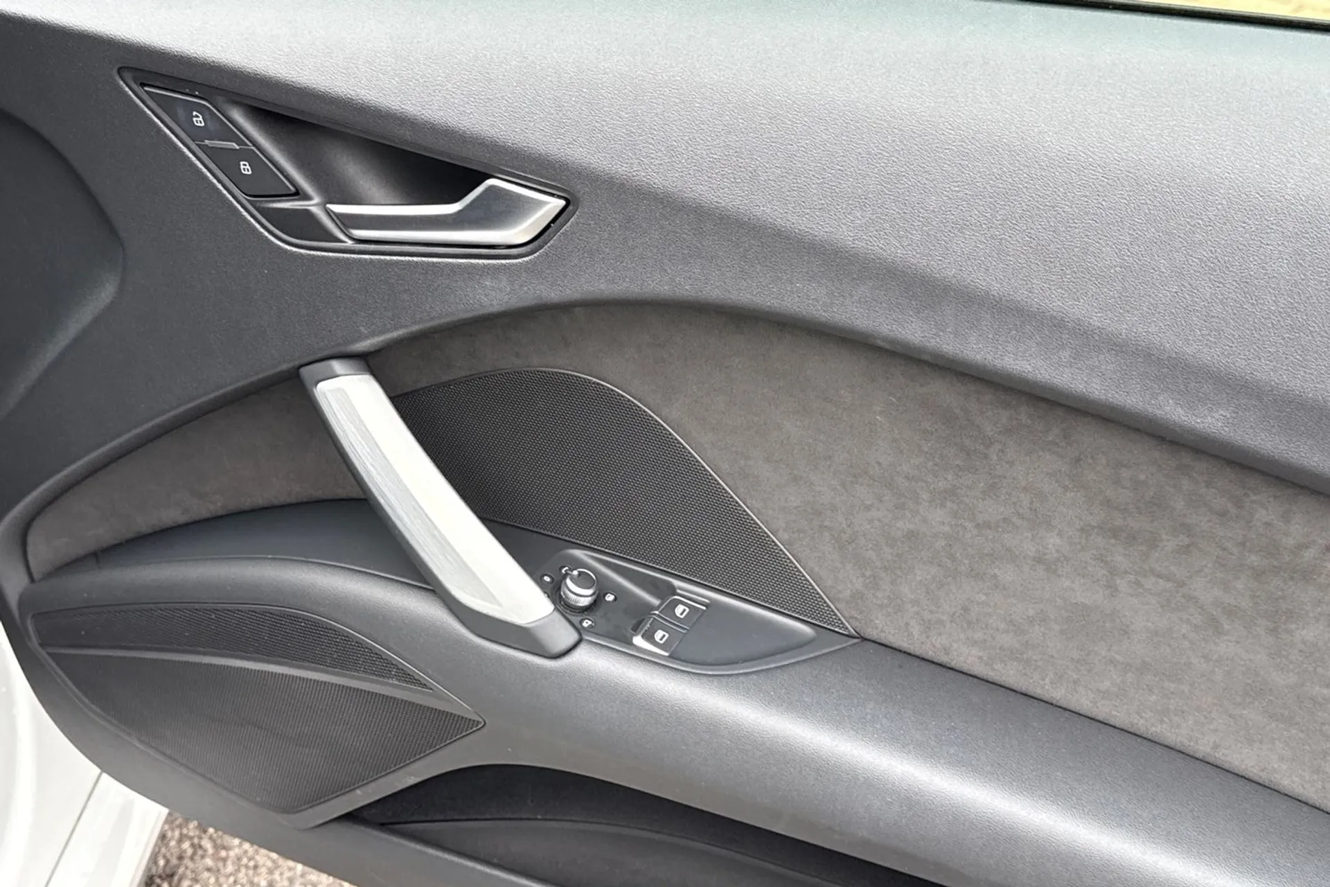 Audi TT thumbnail image number 45