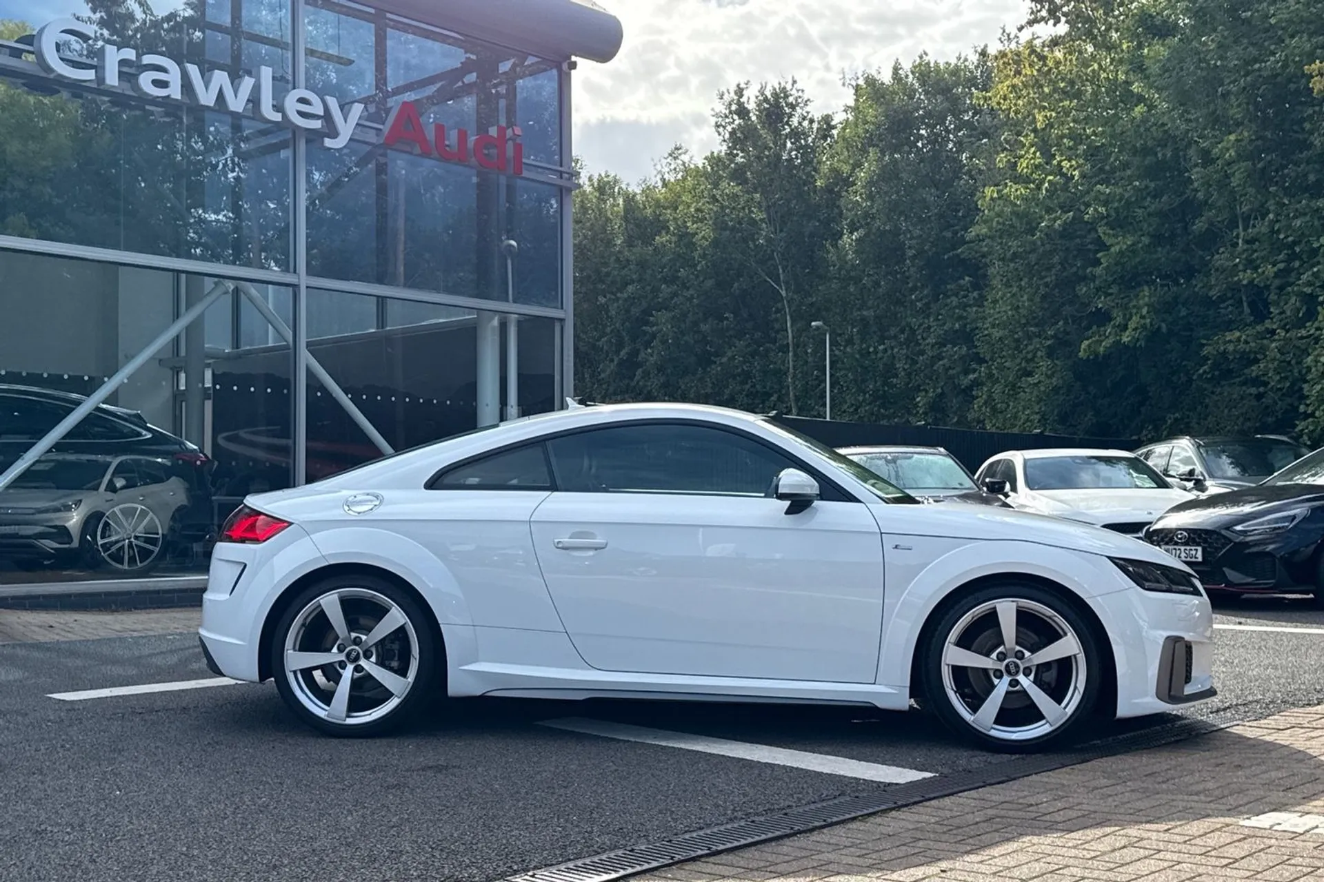 Audi TT thumbnail image number 2