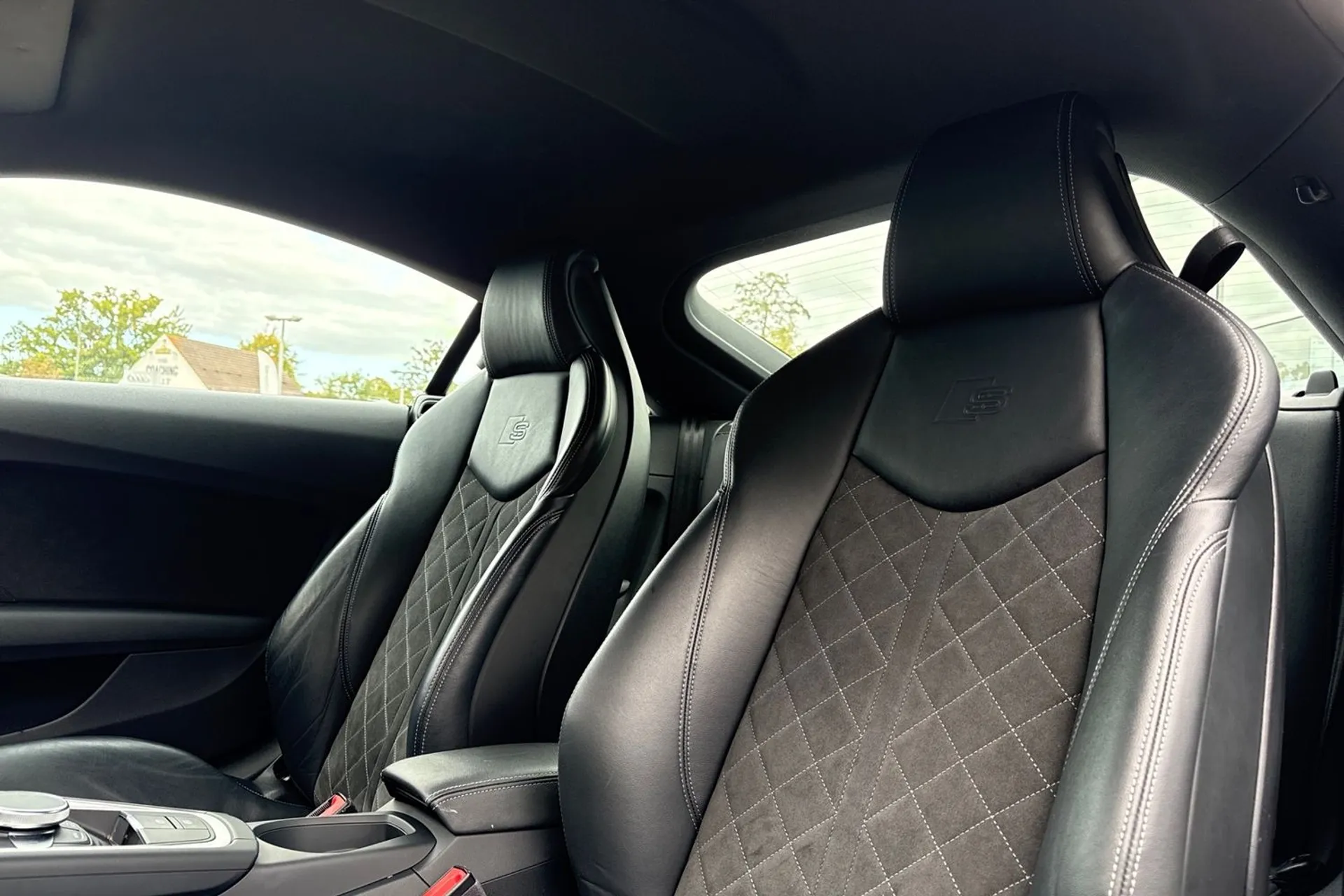 Audi TT thumbnail image number 9