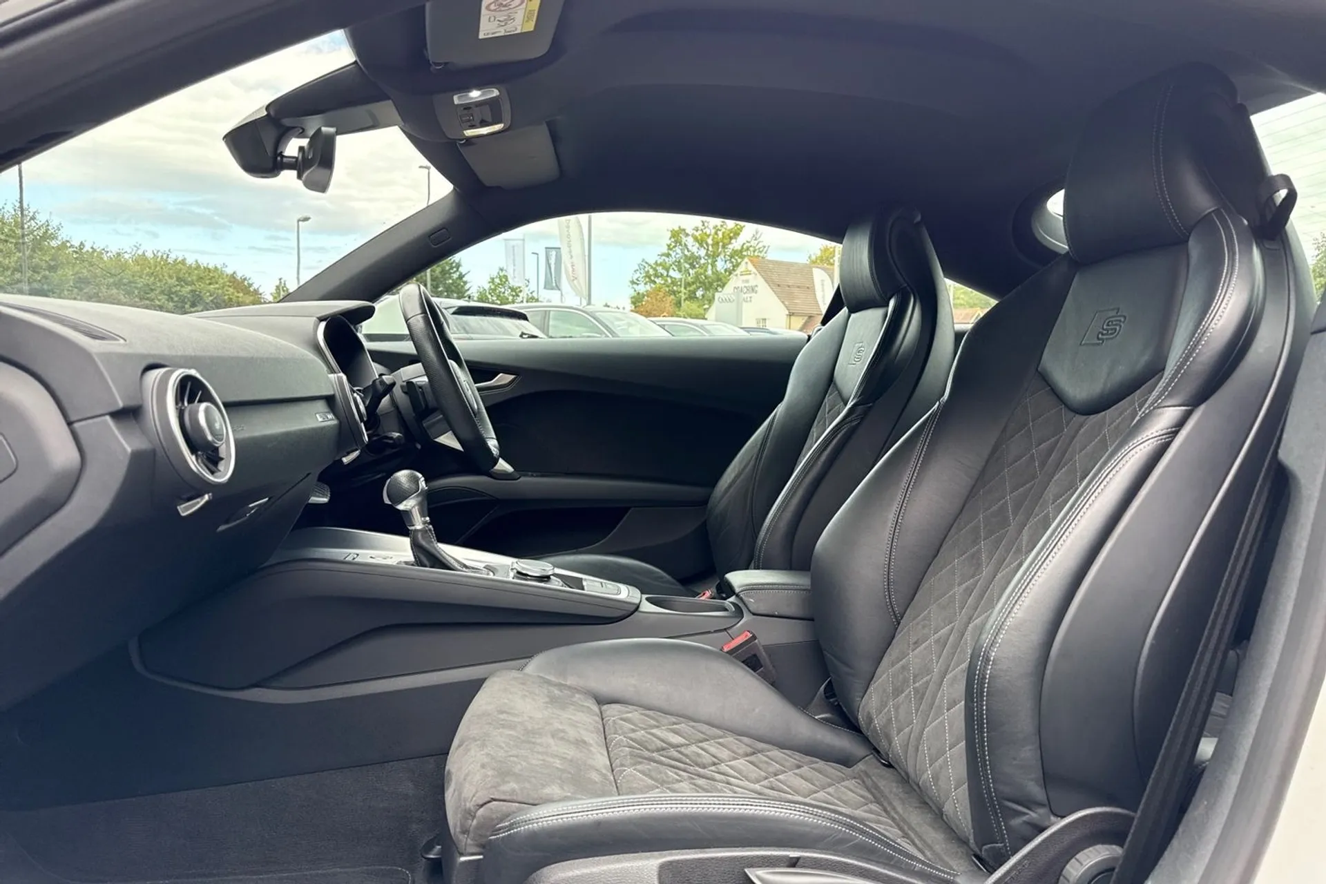 Audi TT thumbnail image number 8