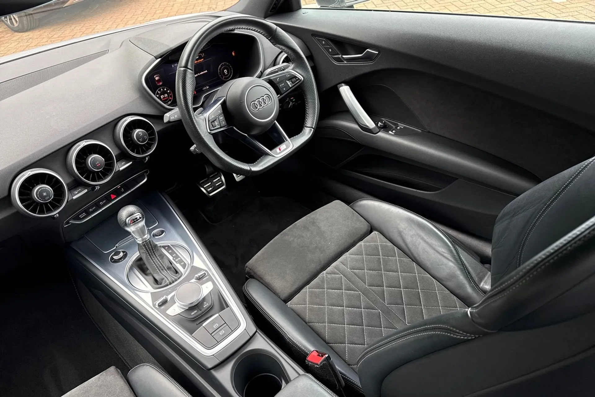 Audi TT thumbnail image number 36