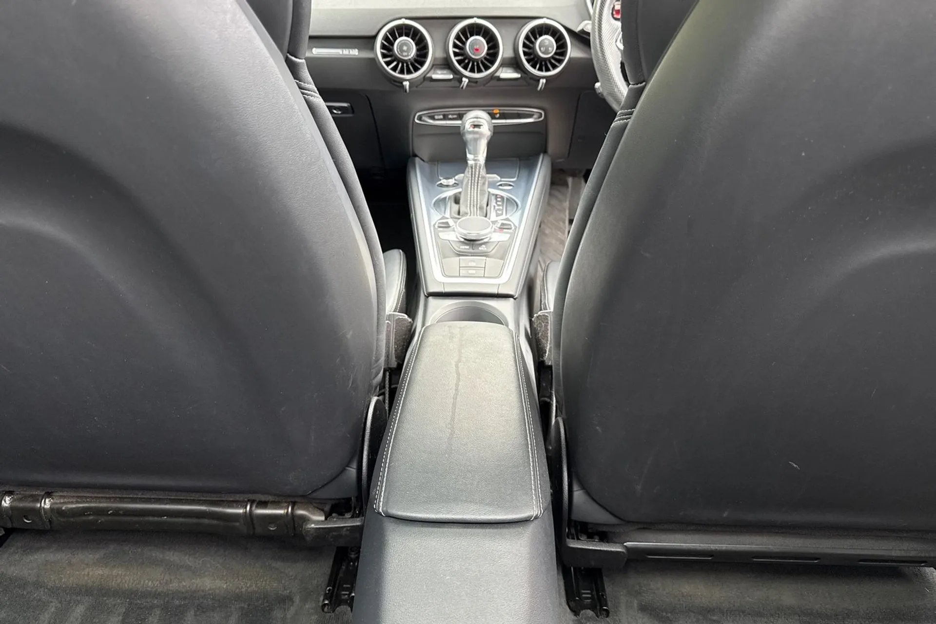 Audi TT thumbnail image number 24