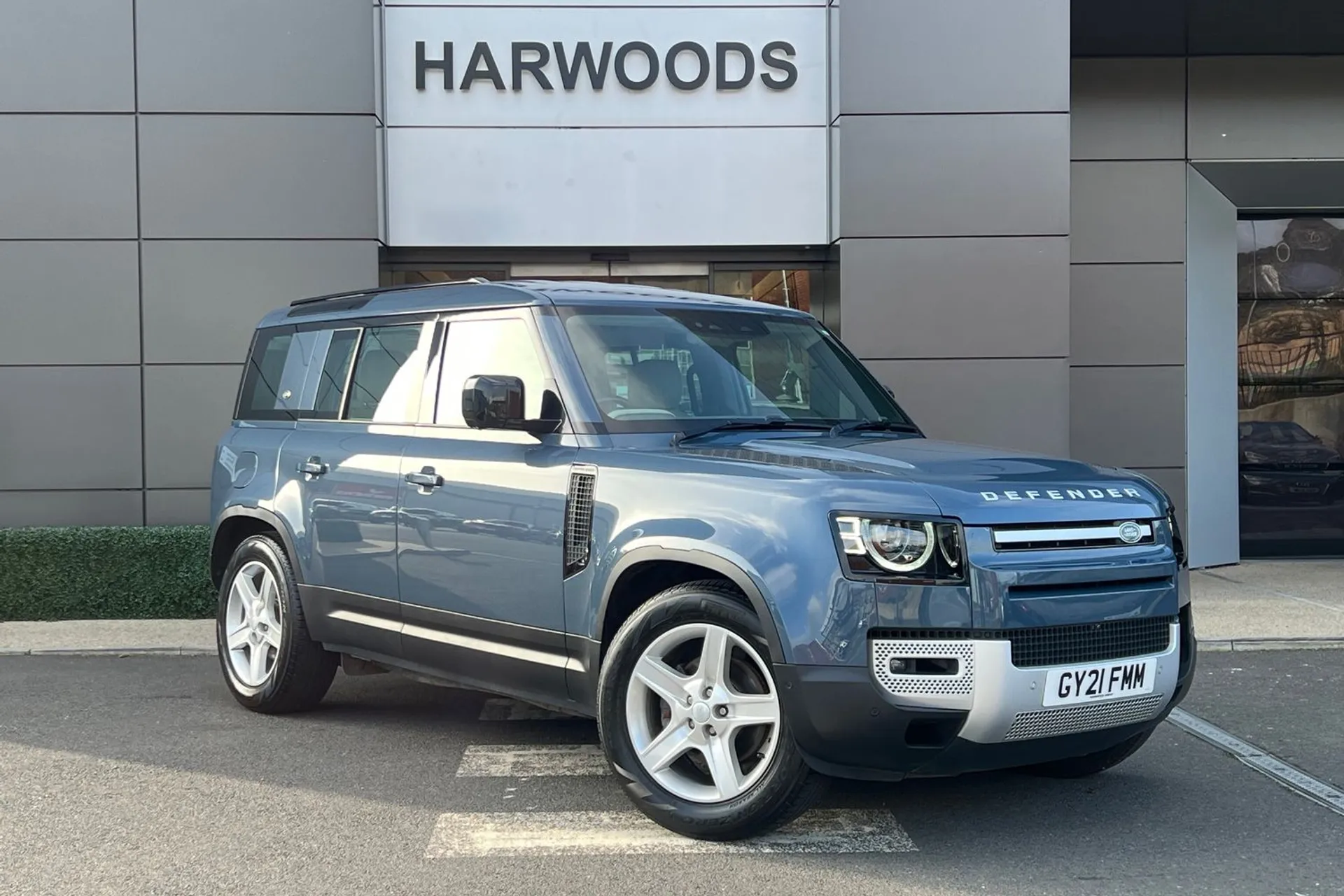 LAND ROVER DEFENDER focused image