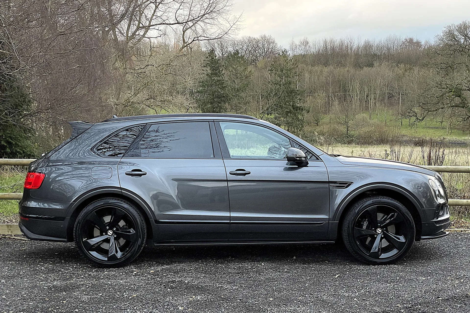 Bentley BENTAYGA thumbnail image number 2