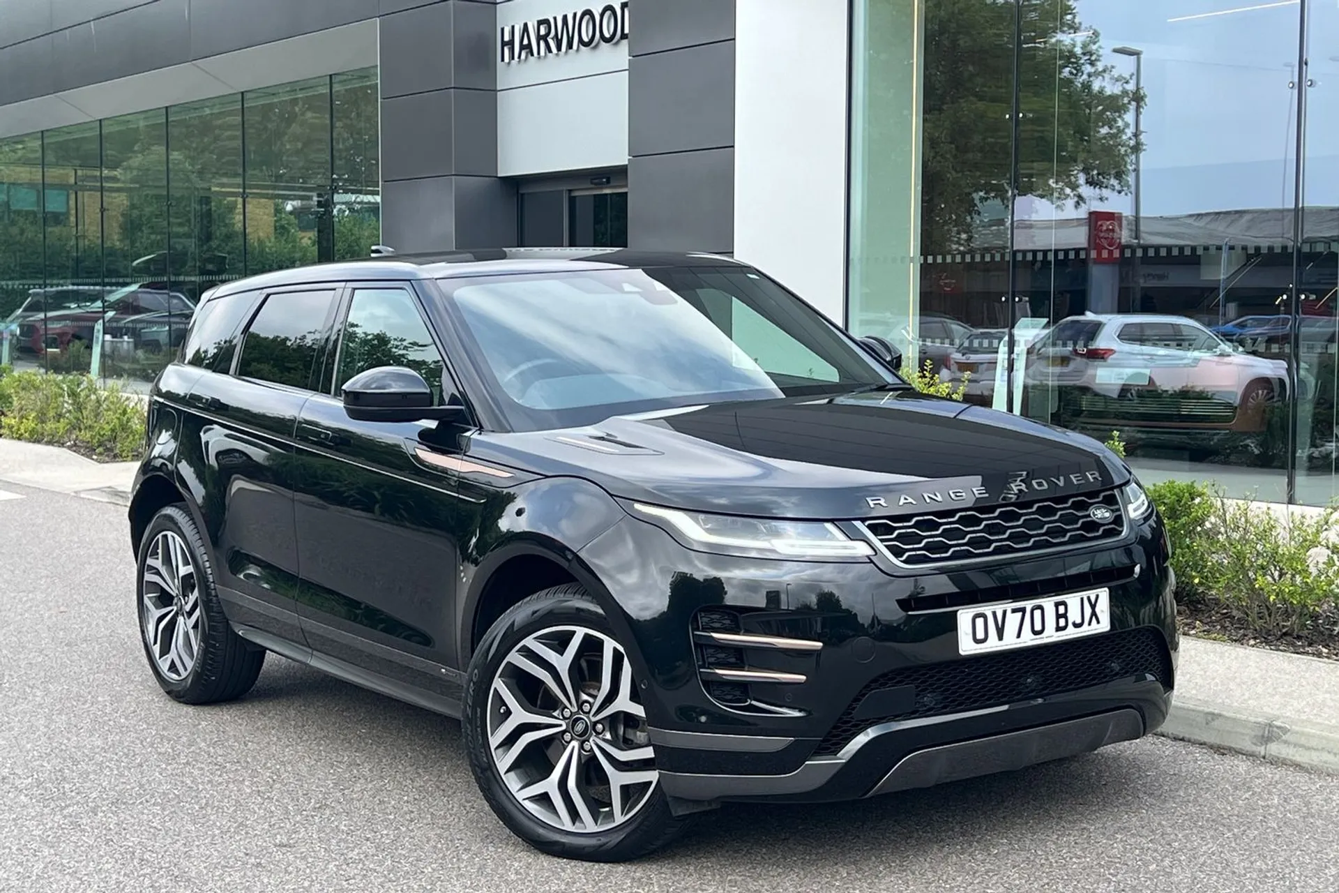 LAND ROVER RANGE ROVER EVOQUE focused image