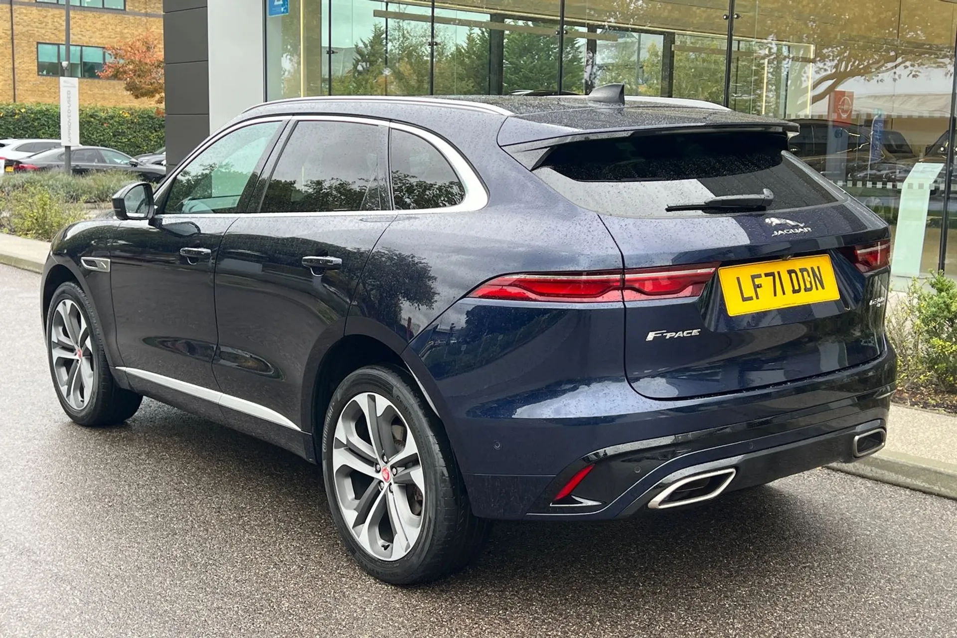 Jaguar F-PACE thumbnail image number 12