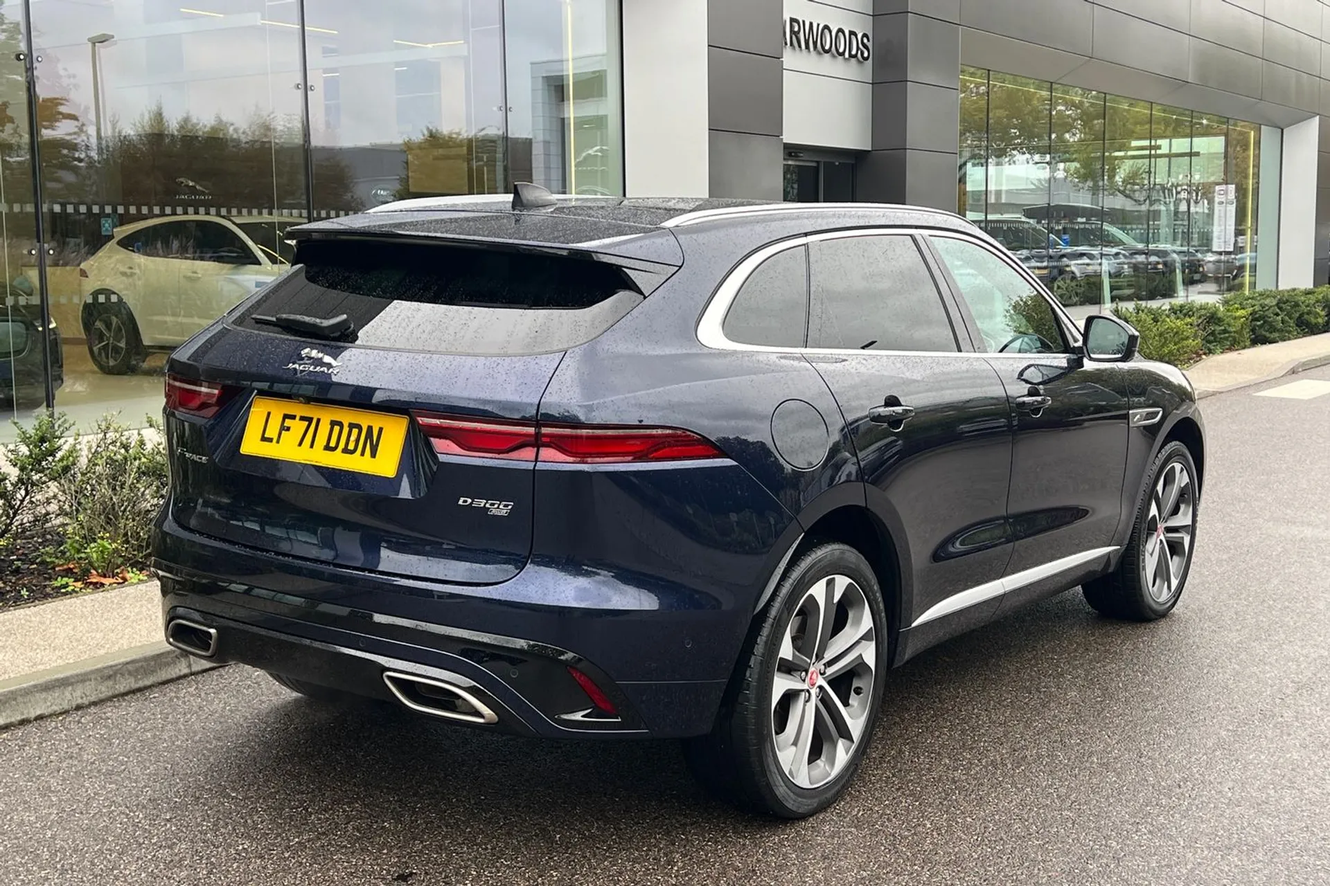 Jaguar F-PACE thumbnail image number 10