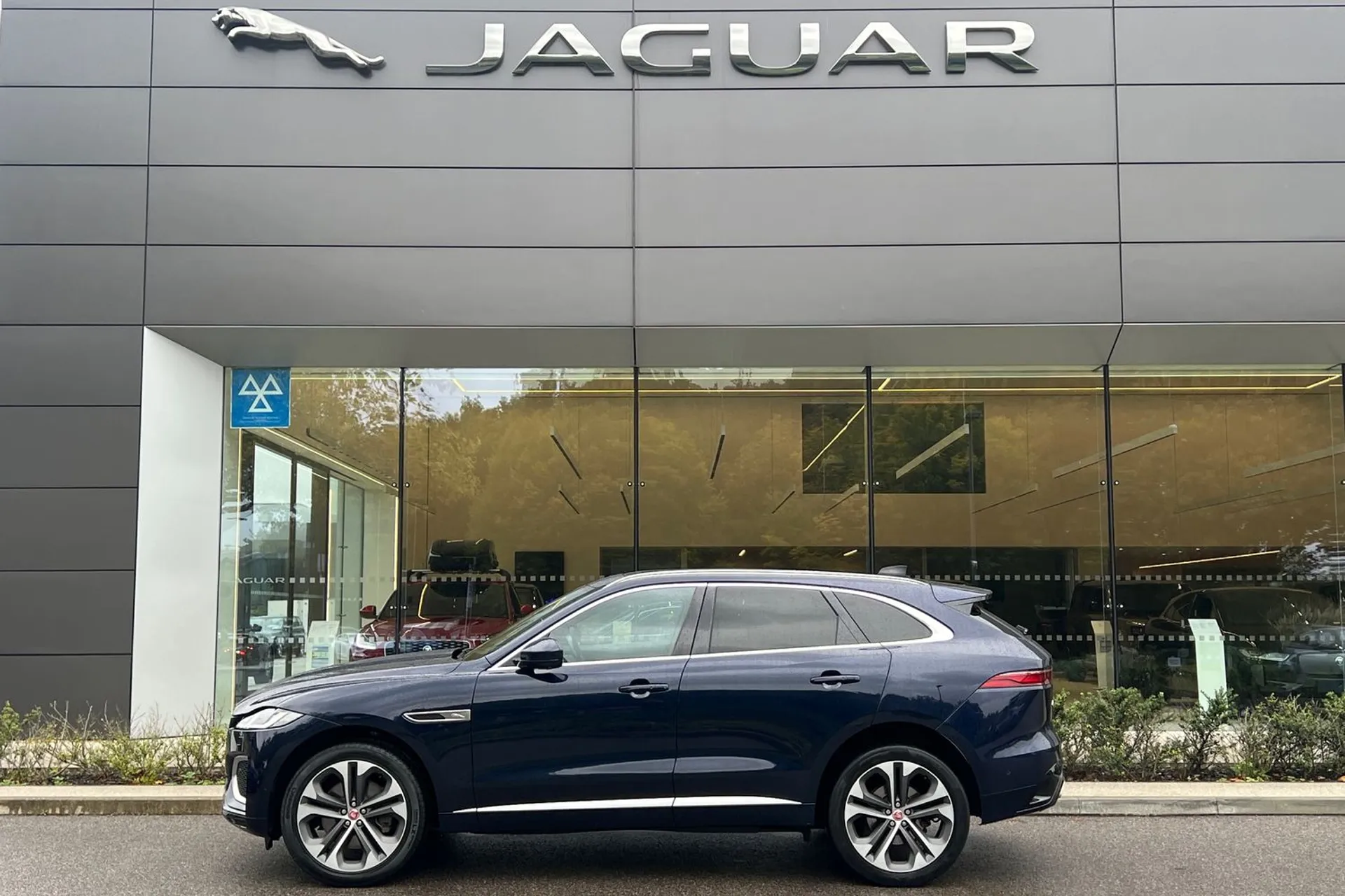 Jaguar F-PACE thumbnail image number 8