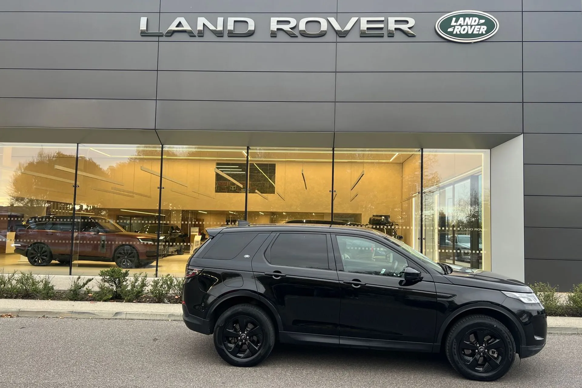 LAND ROVER DISCOVERY SPORT thumbnail image number 2