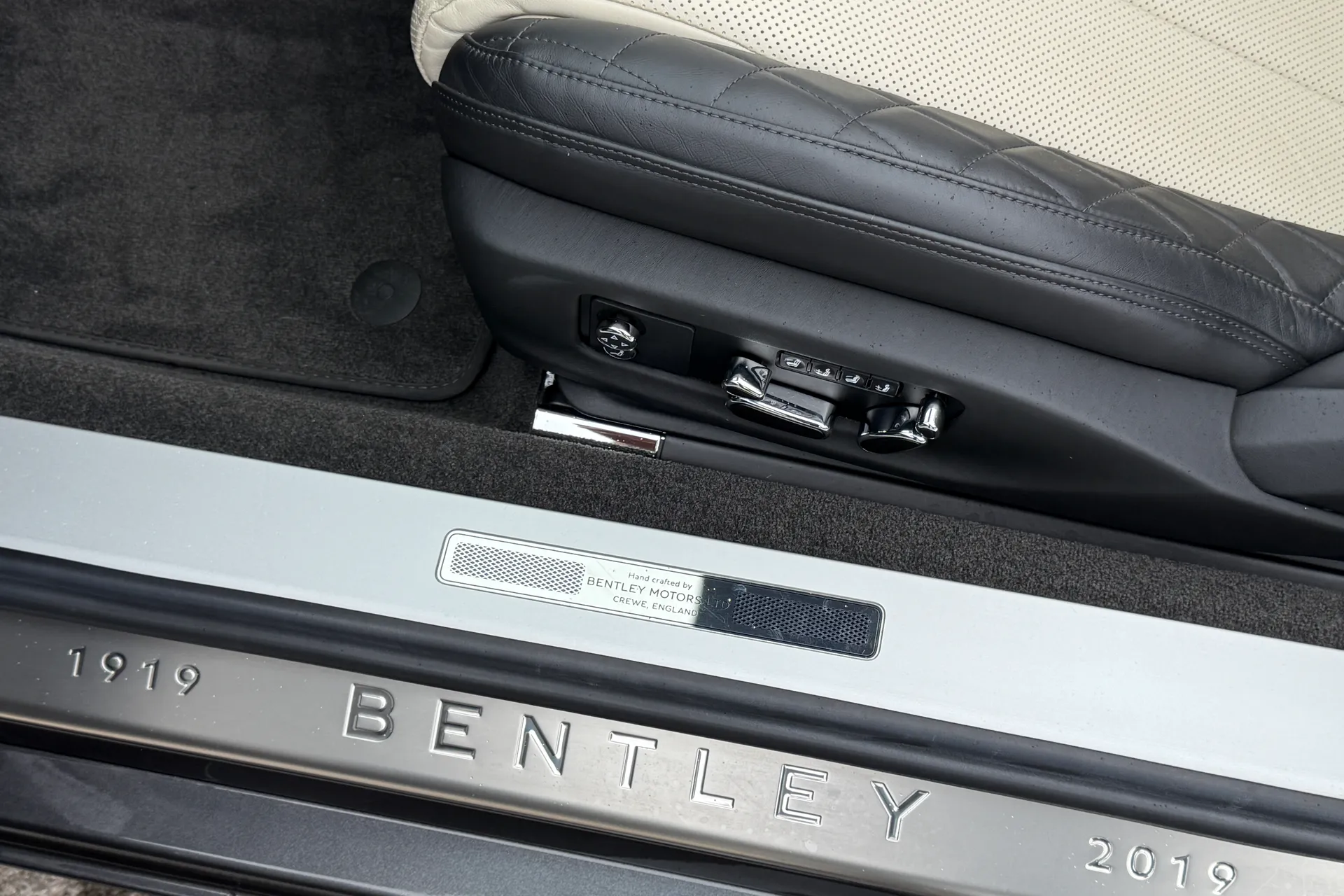 Bentley CONTINENTAL thumbnail image number 16