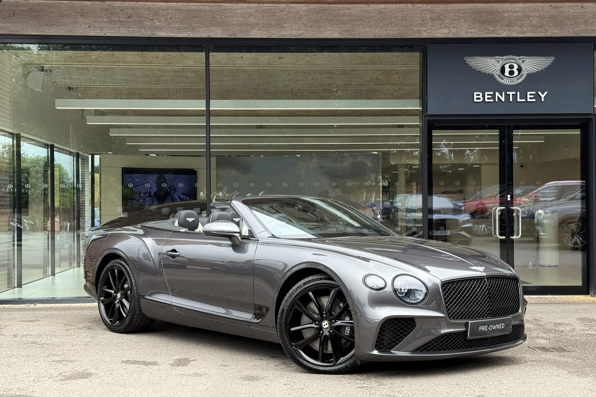 Bentley CONTINENTAL focused image