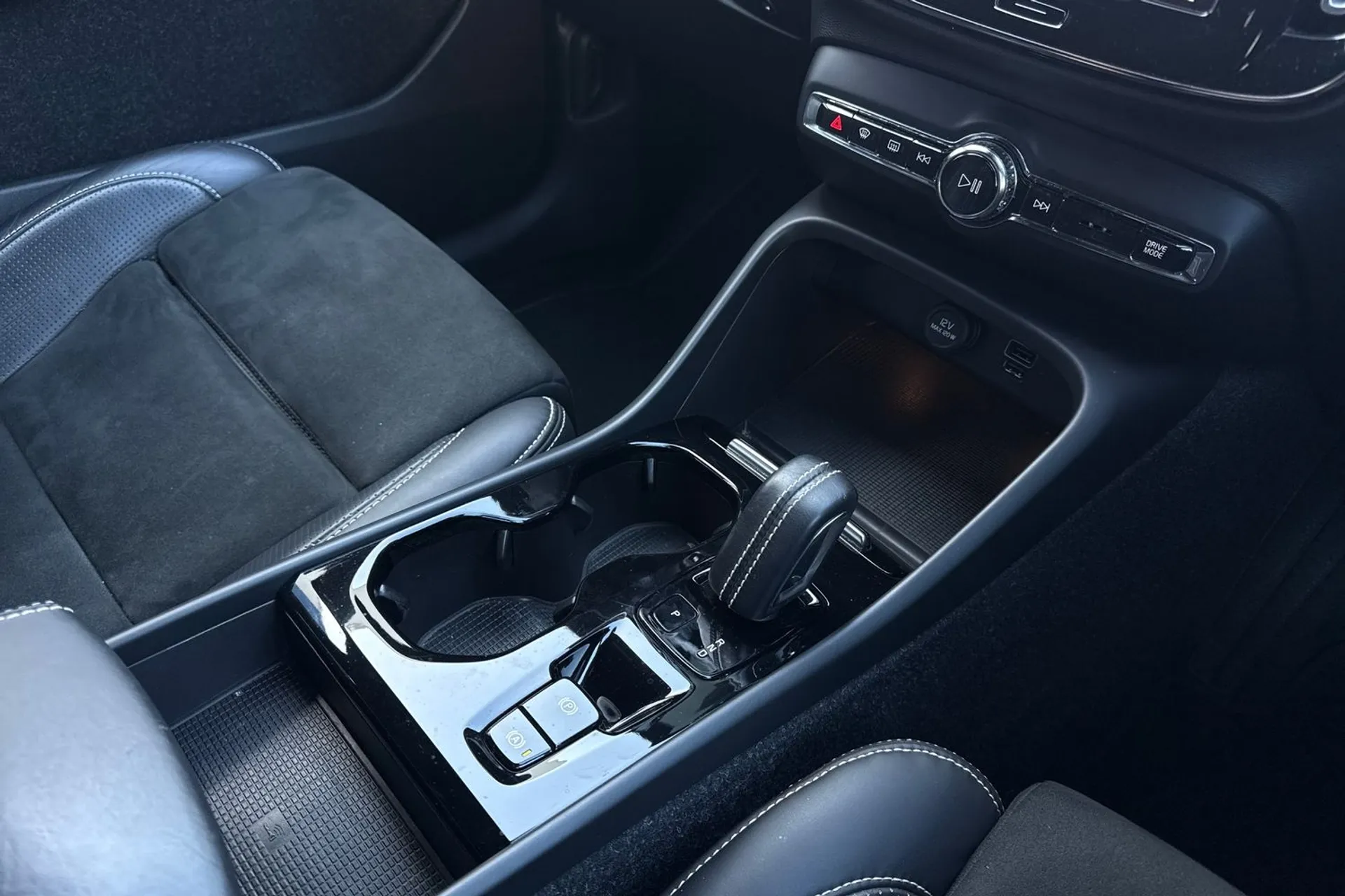 Volvo XC40 thumbnail image number 44