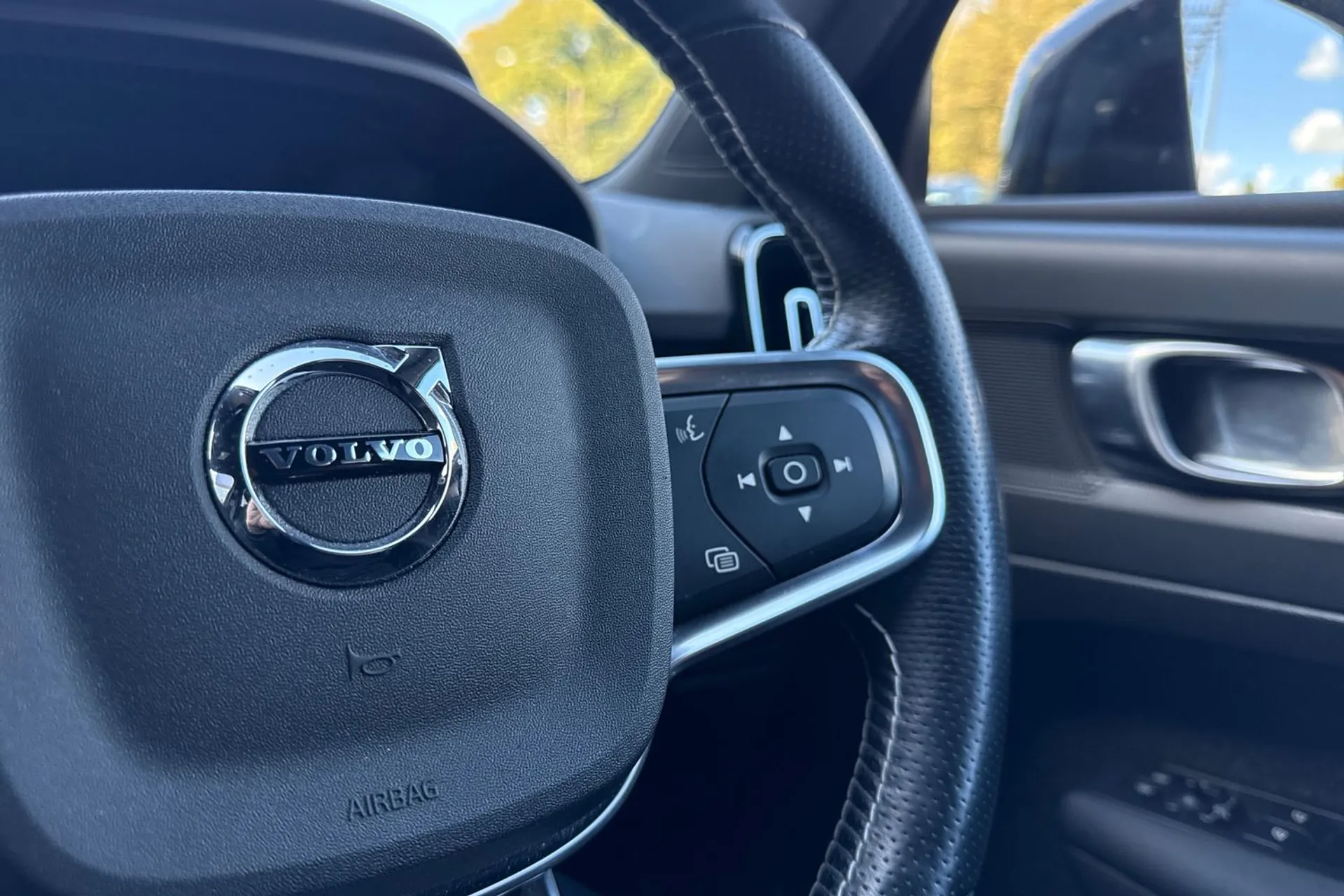 Volvo XC40 thumbnail image number 36