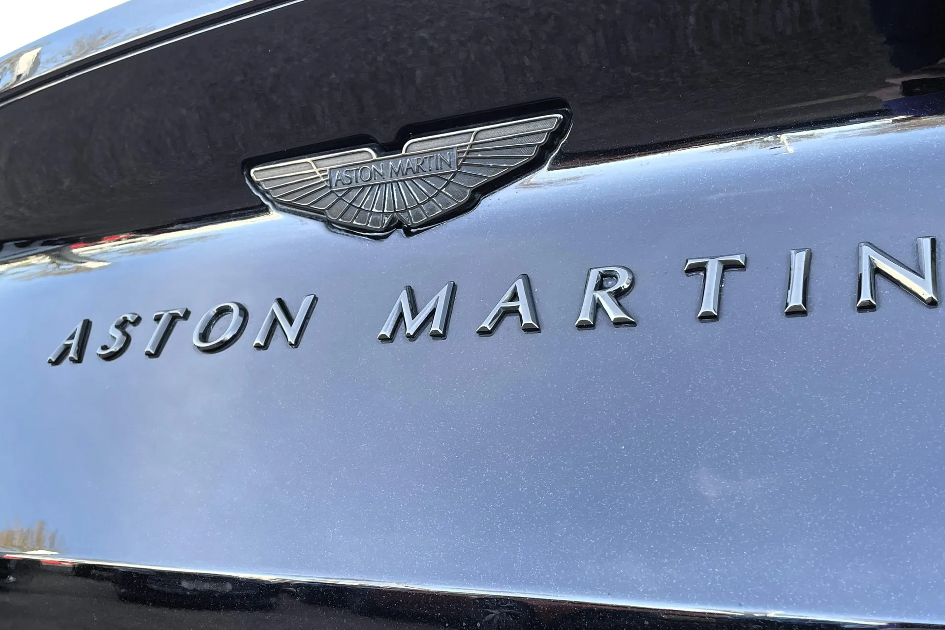 Aston Martin DB11 thumbnail image number 11