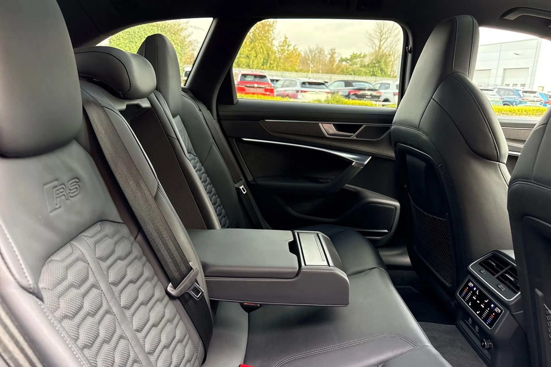 Audi RS6 thumbnail image number 25