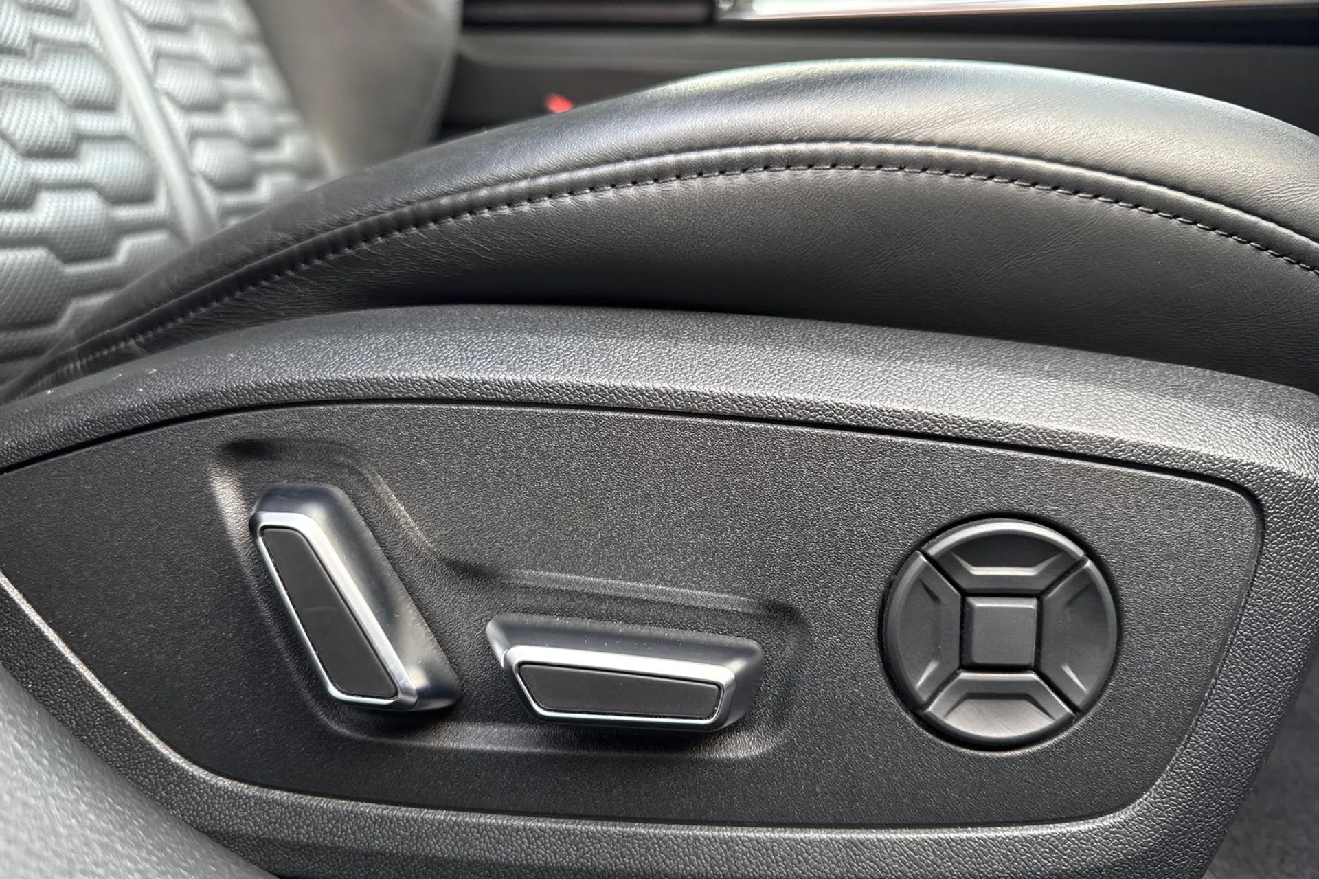 Audi RS6 thumbnail image number 23