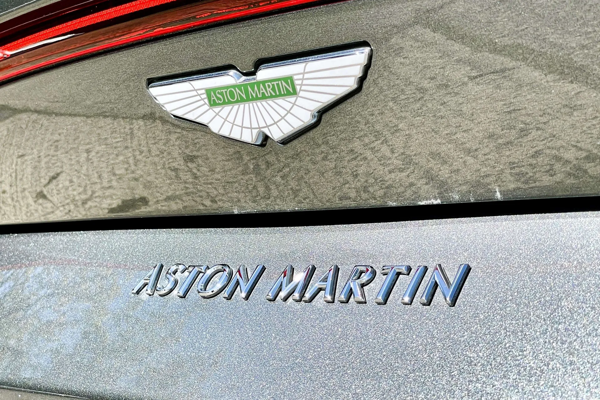 Aston Martin Vantage thumbnail image number 48