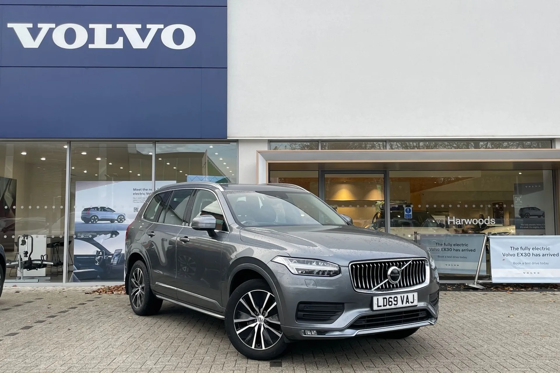 Volvo XC90 focused image