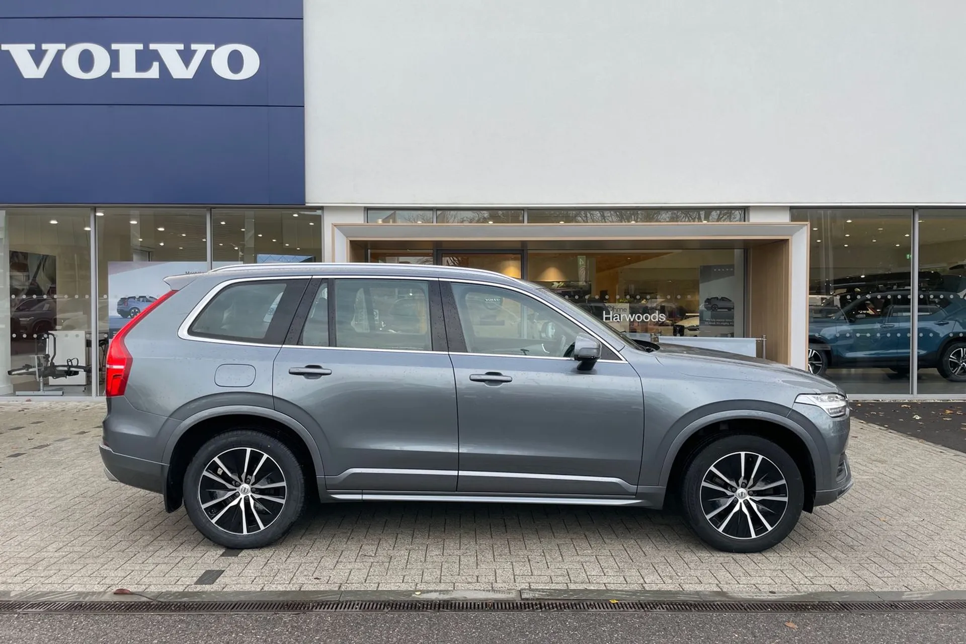 Volvo XC90 thumbnail image number 2