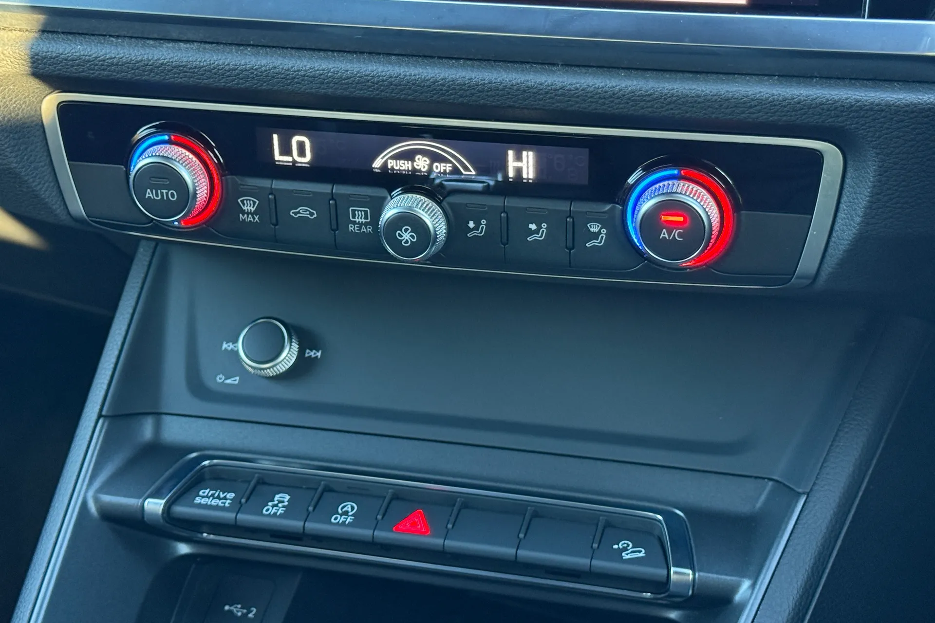 Audi Q3 thumbnail image number 13