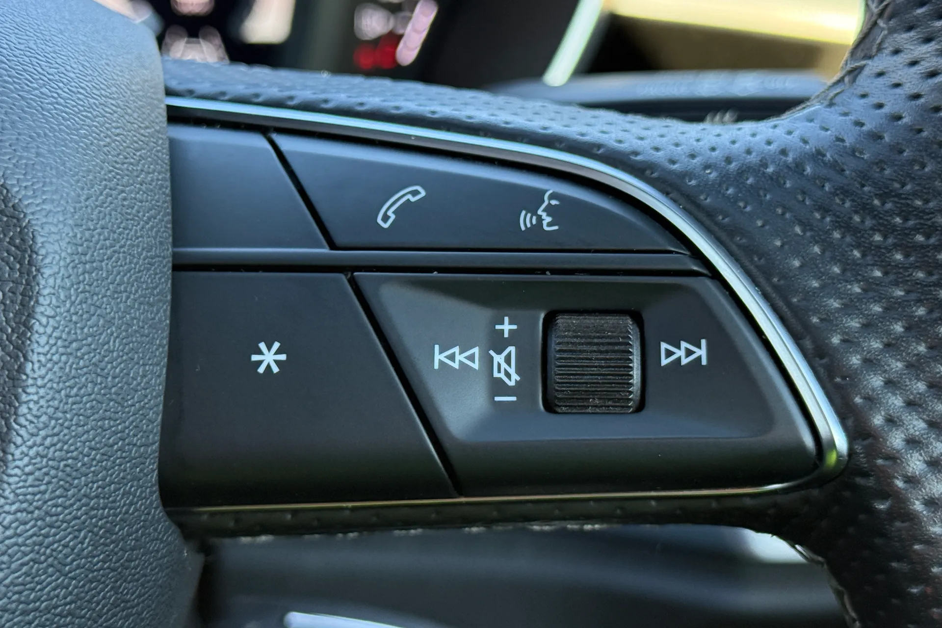 Audi Q3 thumbnail image number 18