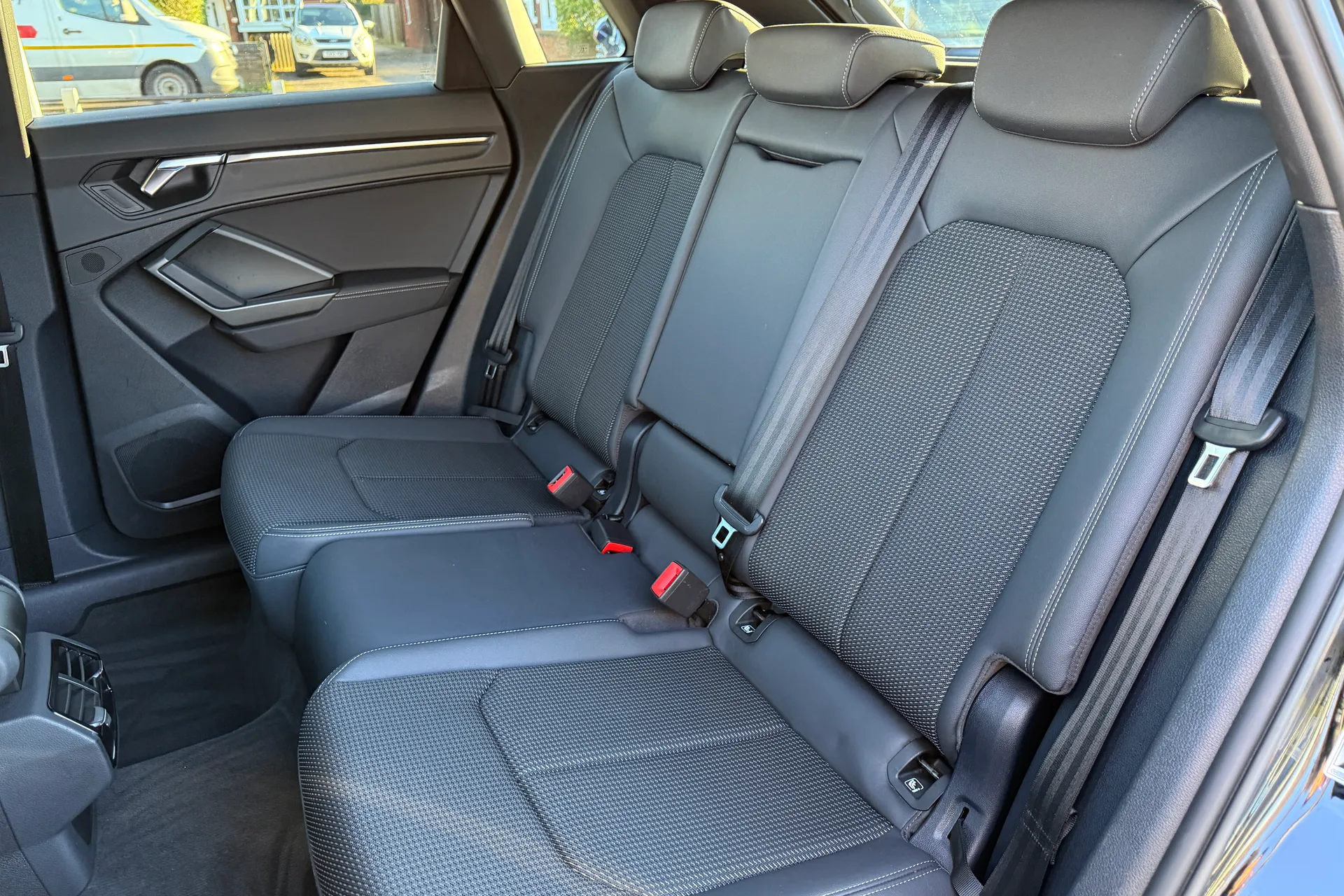 Audi Q3 thumbnail image number 38