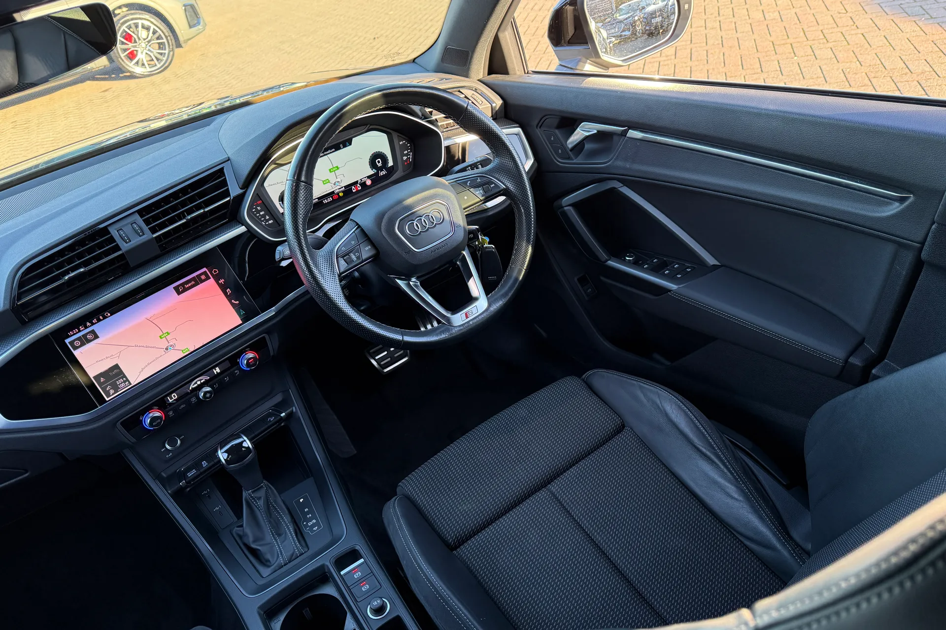 Audi Q3 thumbnail image number 37