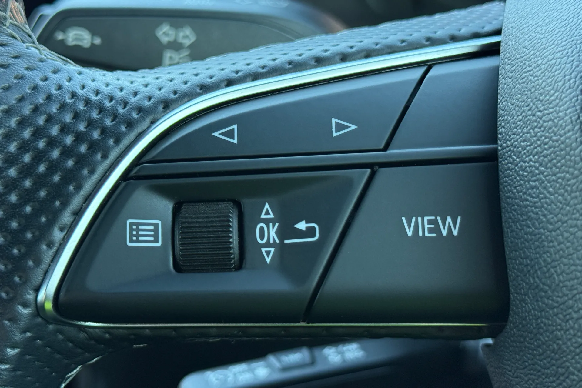 Audi Q3 thumbnail image number 17