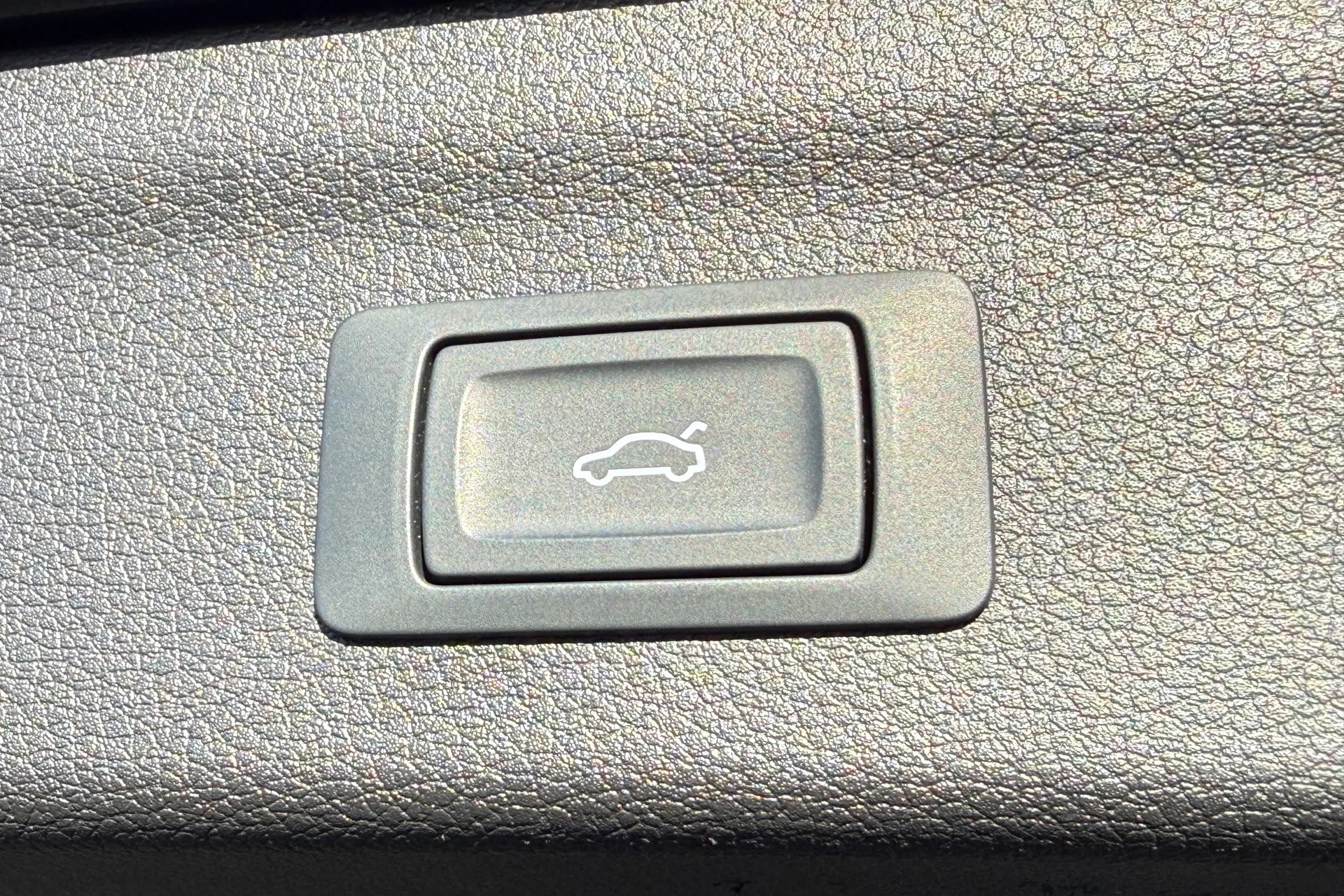 Audi Q3 thumbnail image number 32