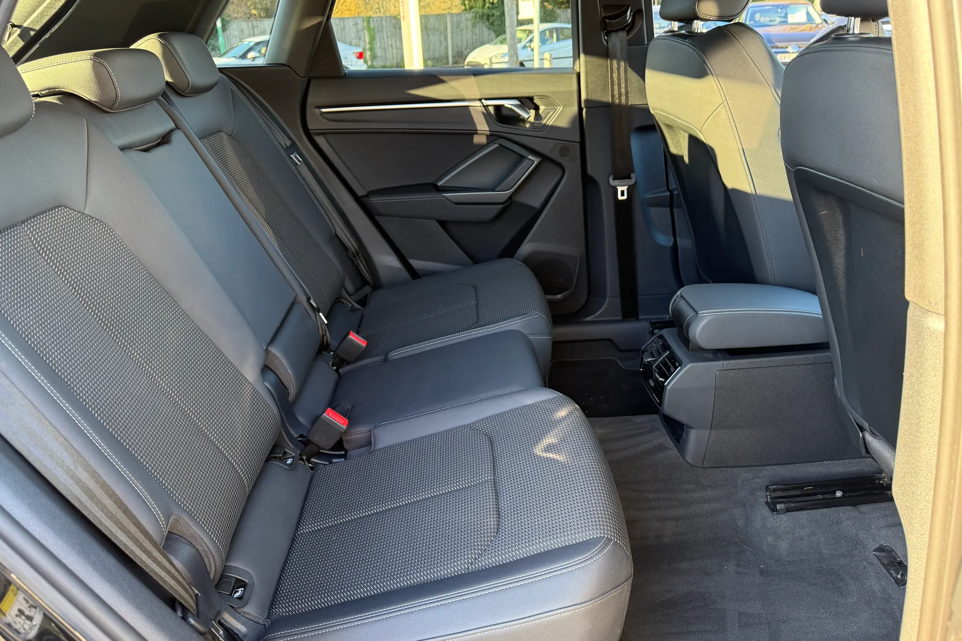 Audi Q3 thumbnail image number 40