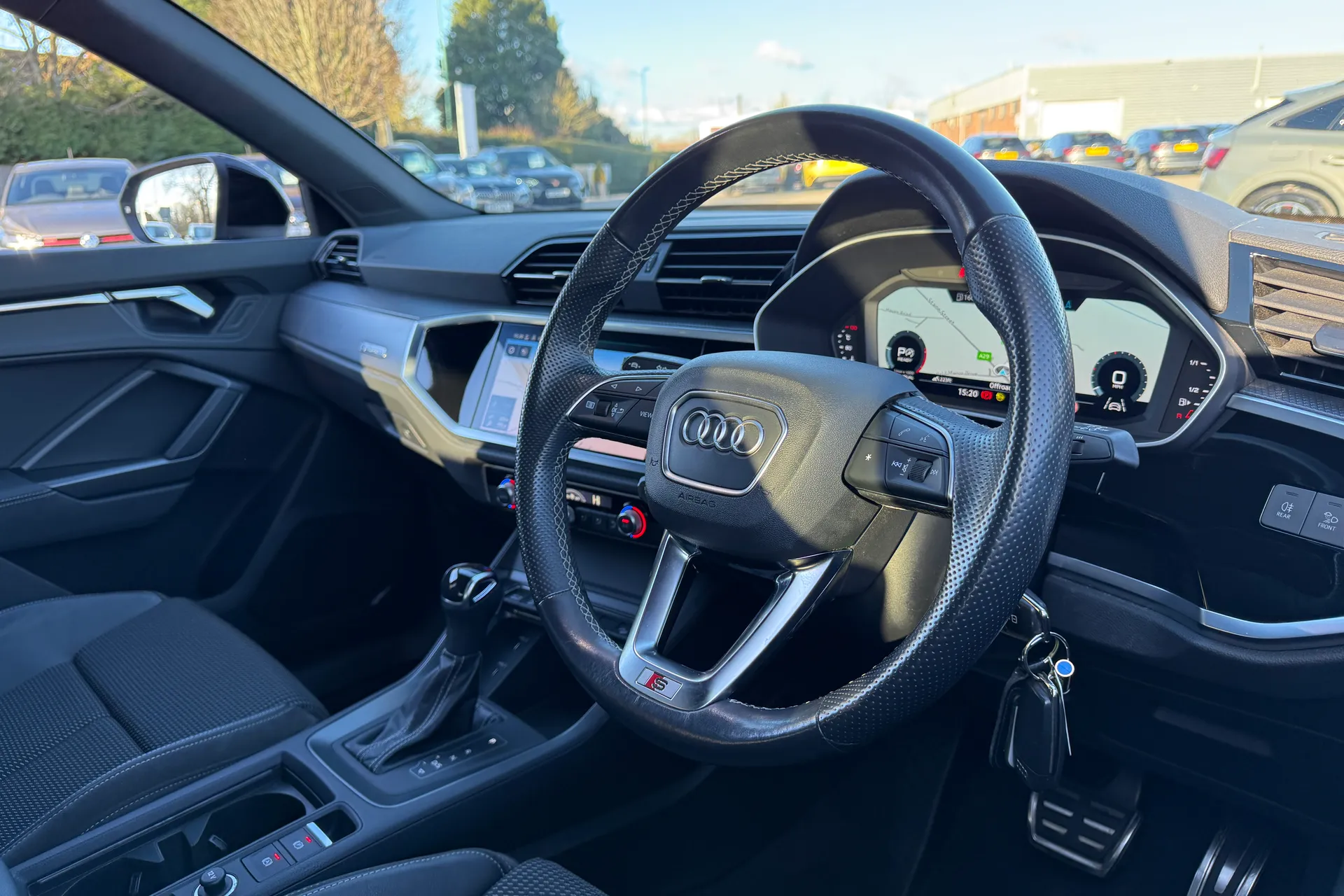 Audi Q3 thumbnail image number 24