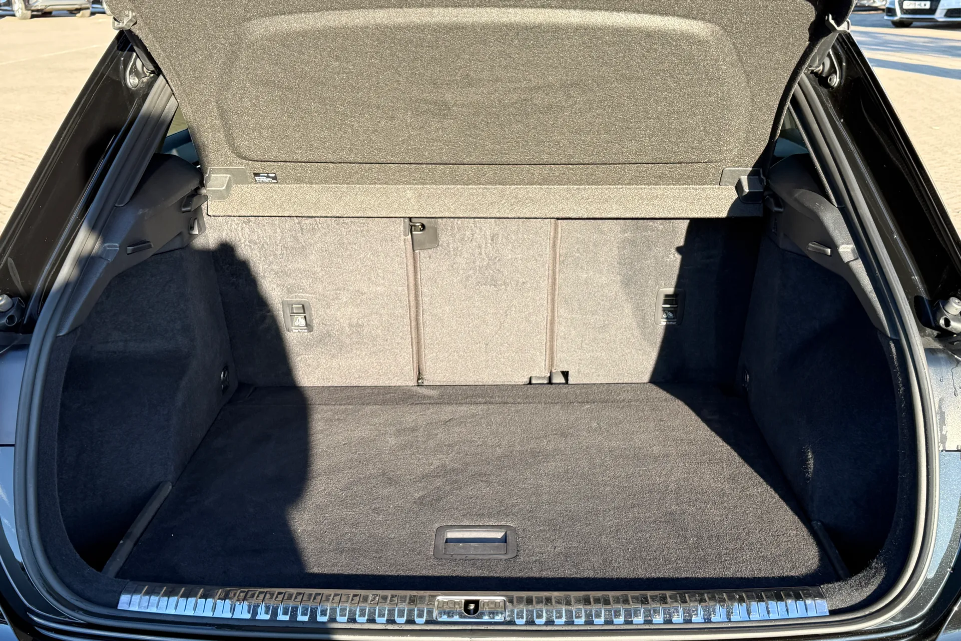 Audi Q3 thumbnail image number 30