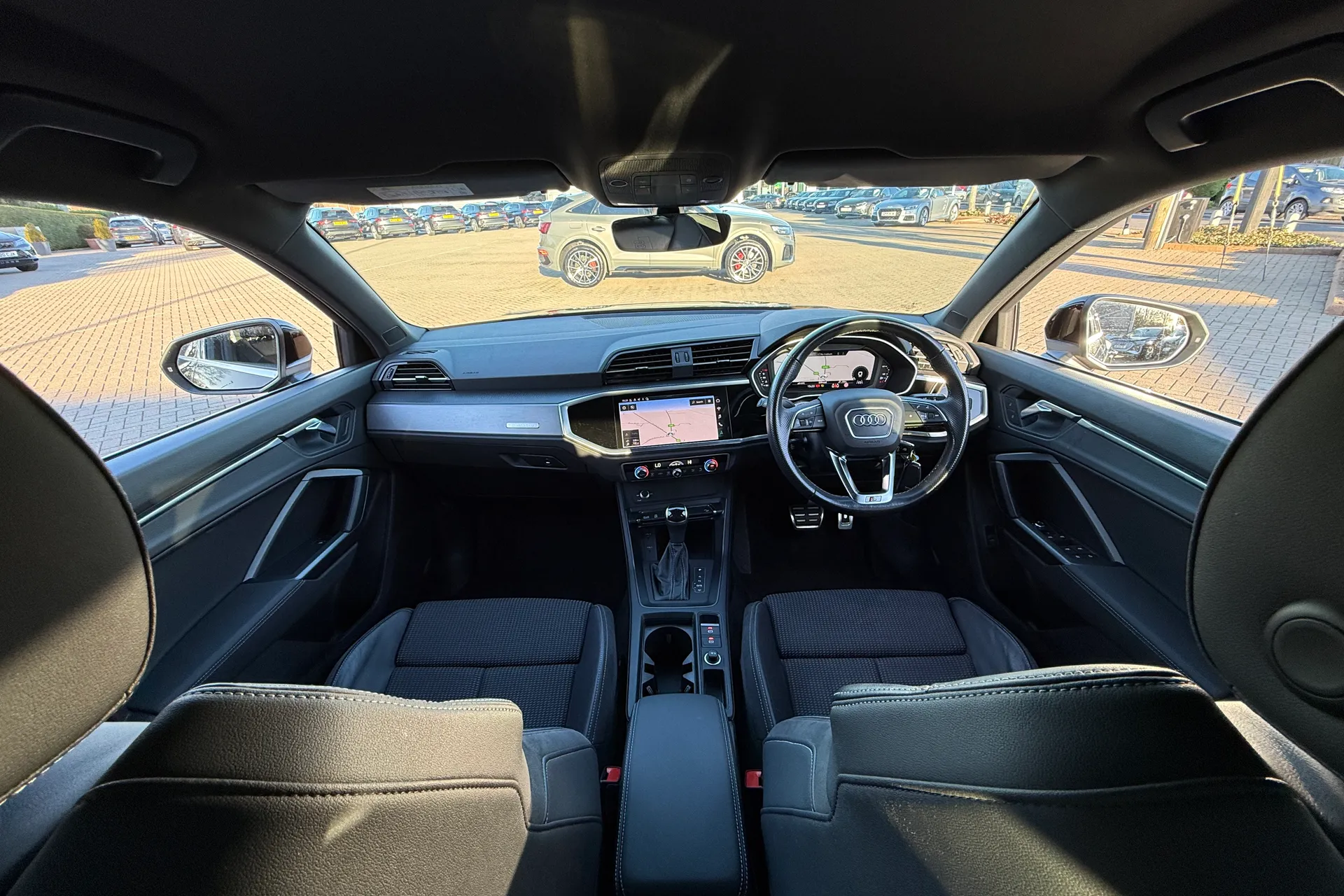 Audi Q3 thumbnail image number 3