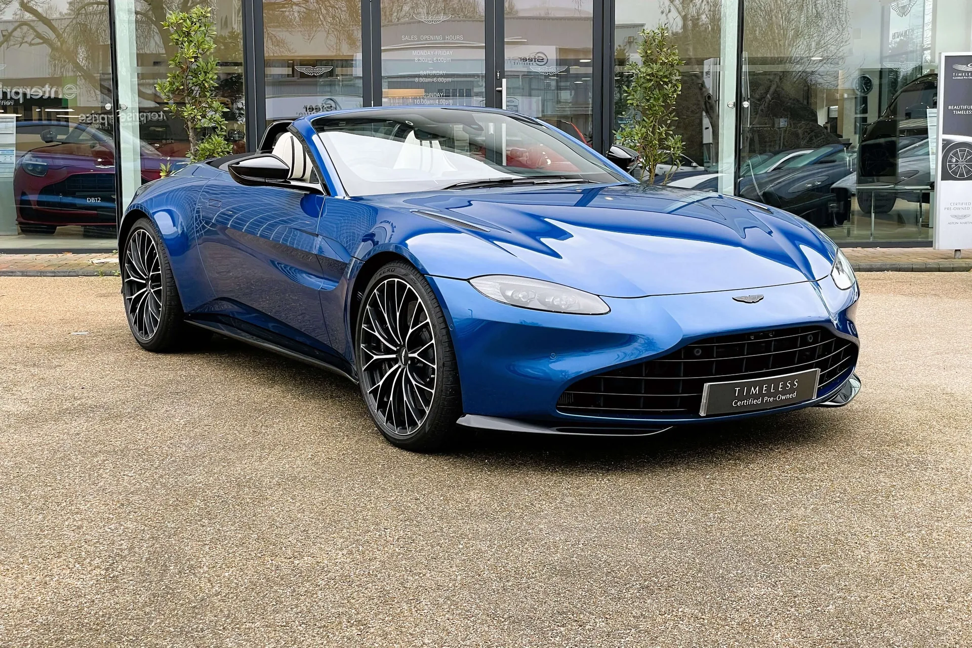Aston Martin Vantage thumbnail image number 61