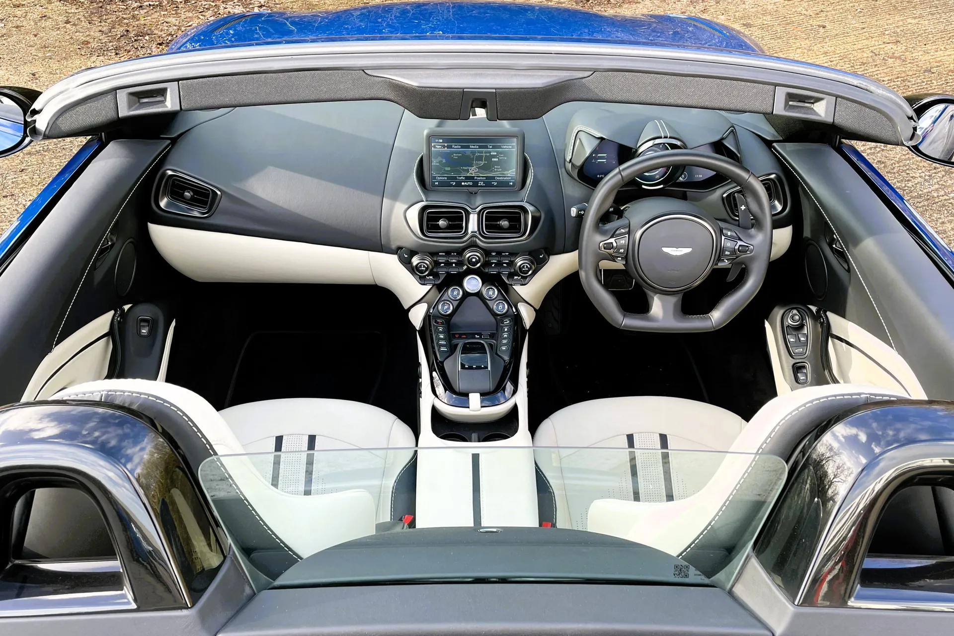 Aston Martin Vantage thumbnail image number 4