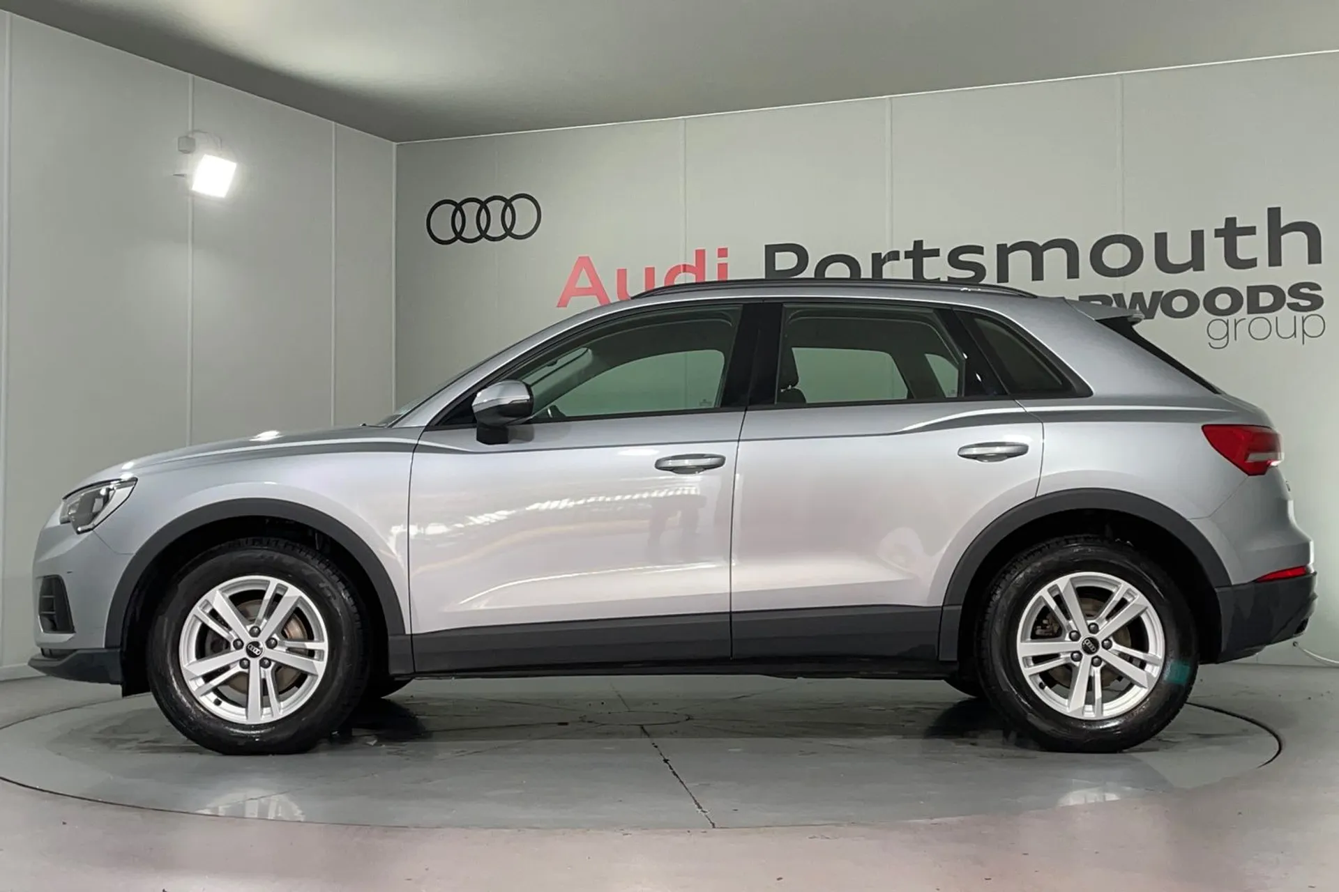 Audi Q3 thumbnail image number 12