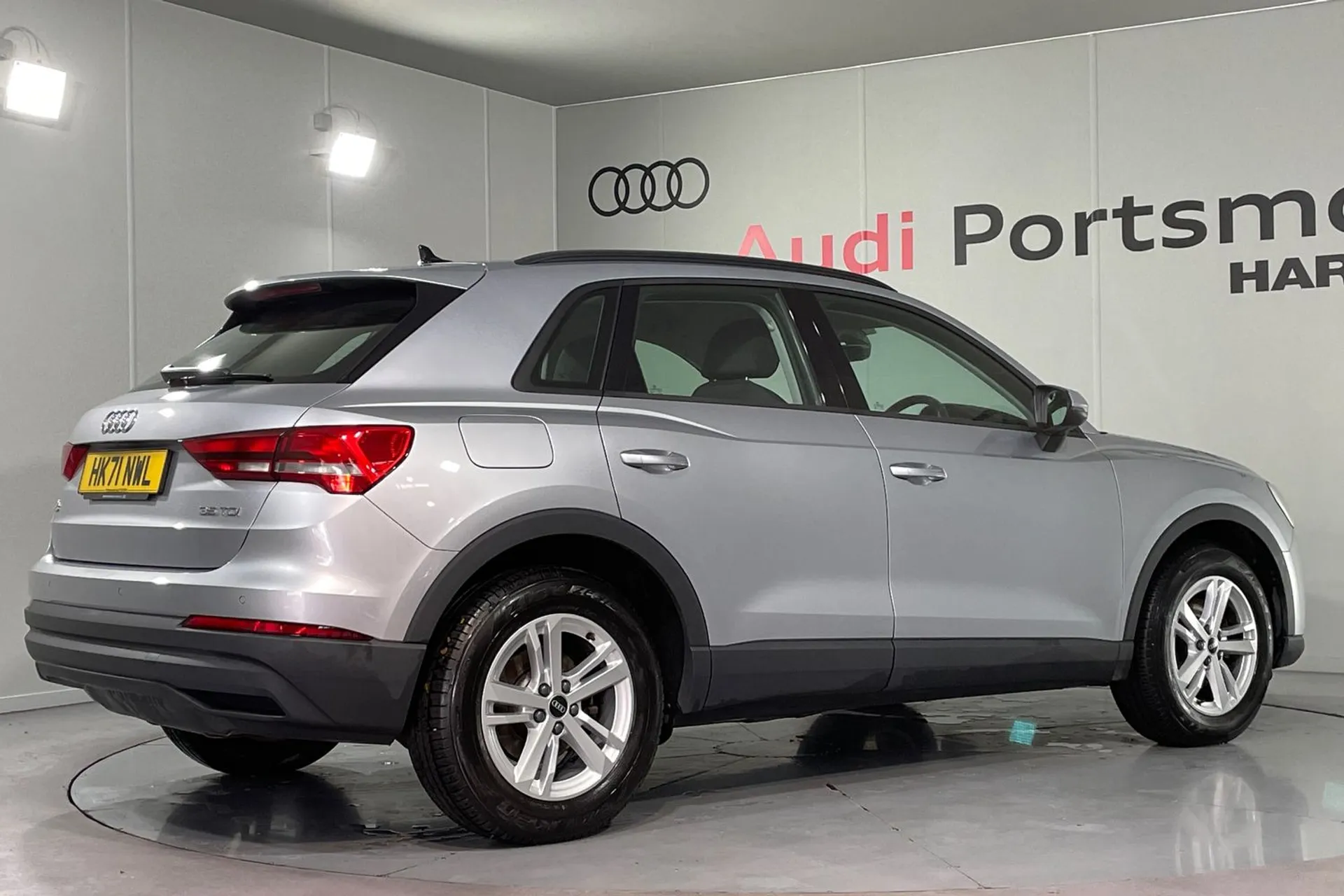 Audi Q3 thumbnail image number 10