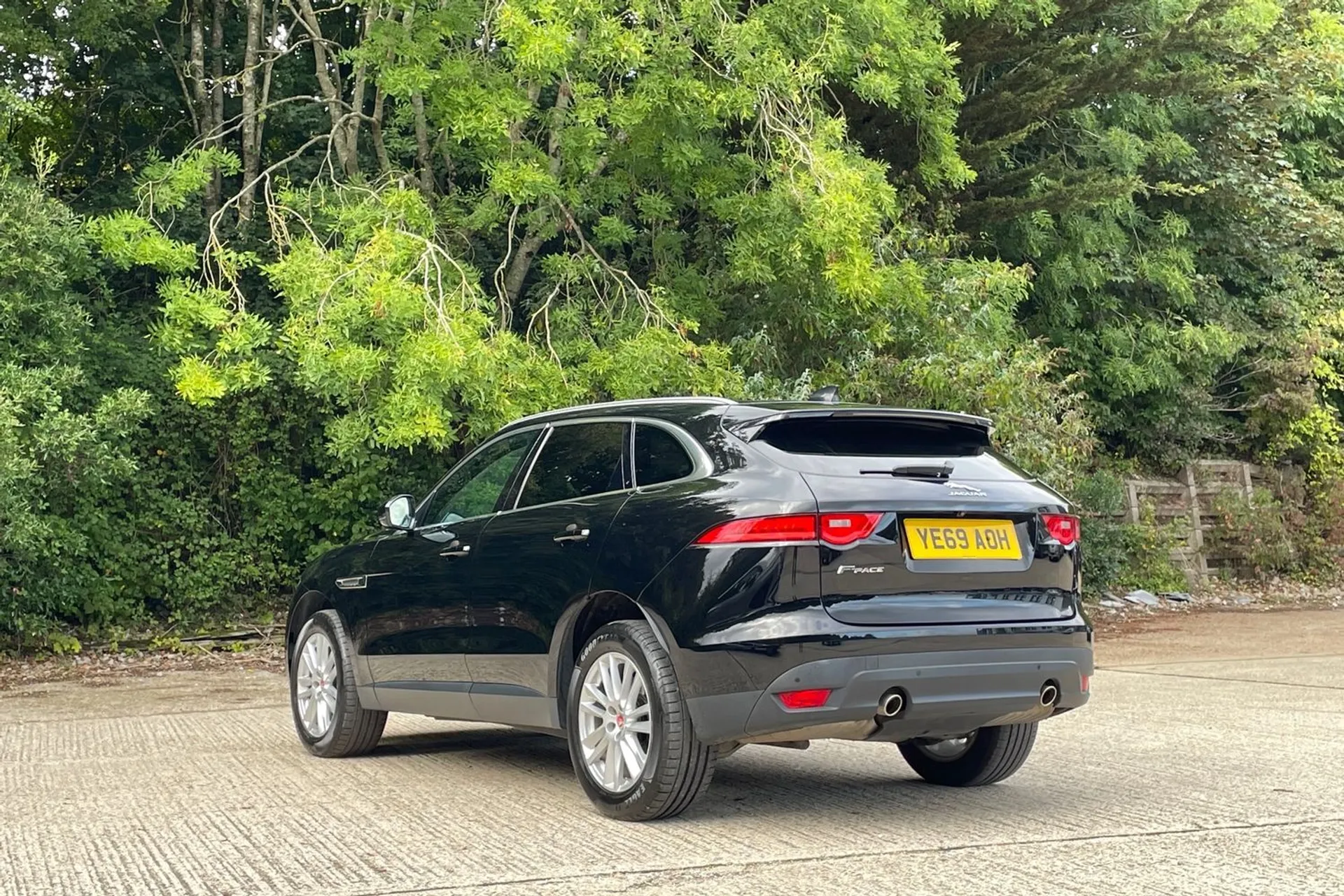 Jaguar F-PACE thumbnail image number 9