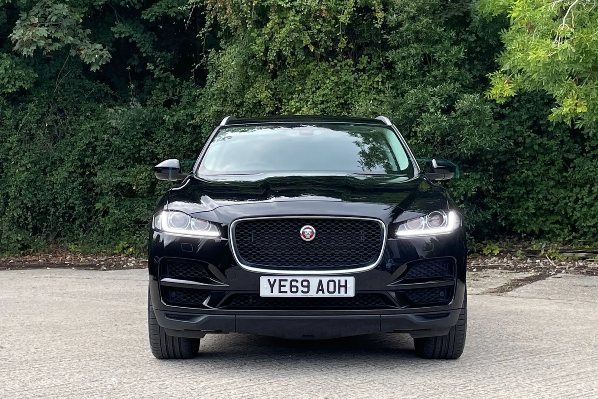 Jaguar F-PACE thumbnail image number 12