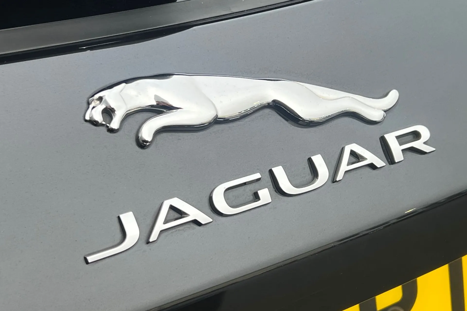 Jaguar F-PACE thumbnail image number 52