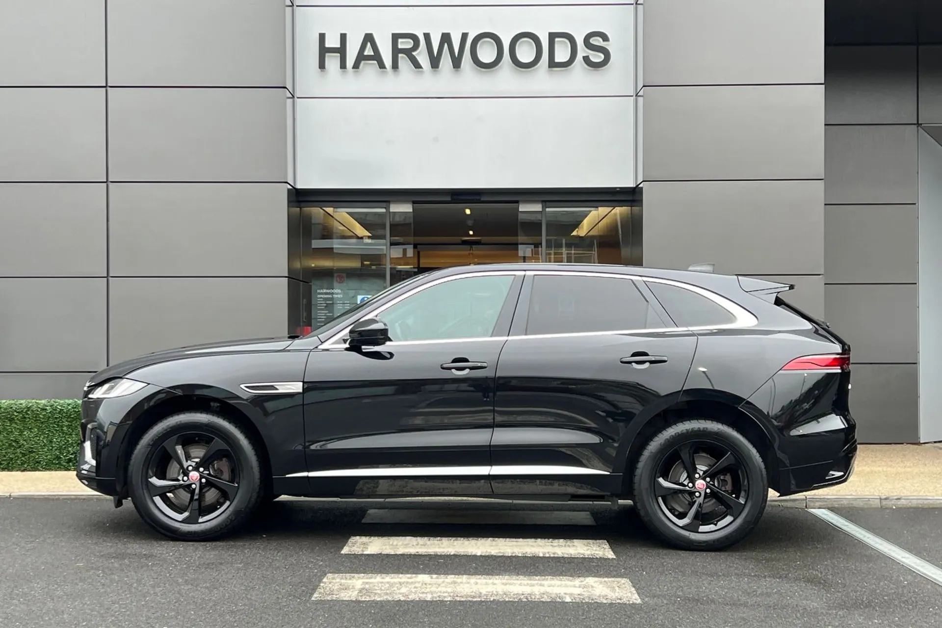 Jaguar F-PACE thumbnail image number 8