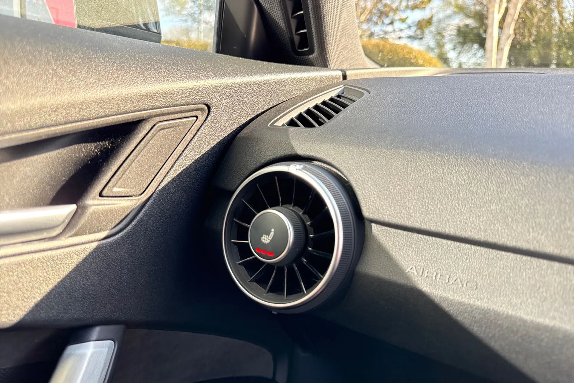 Audi TT thumbnail image number 11