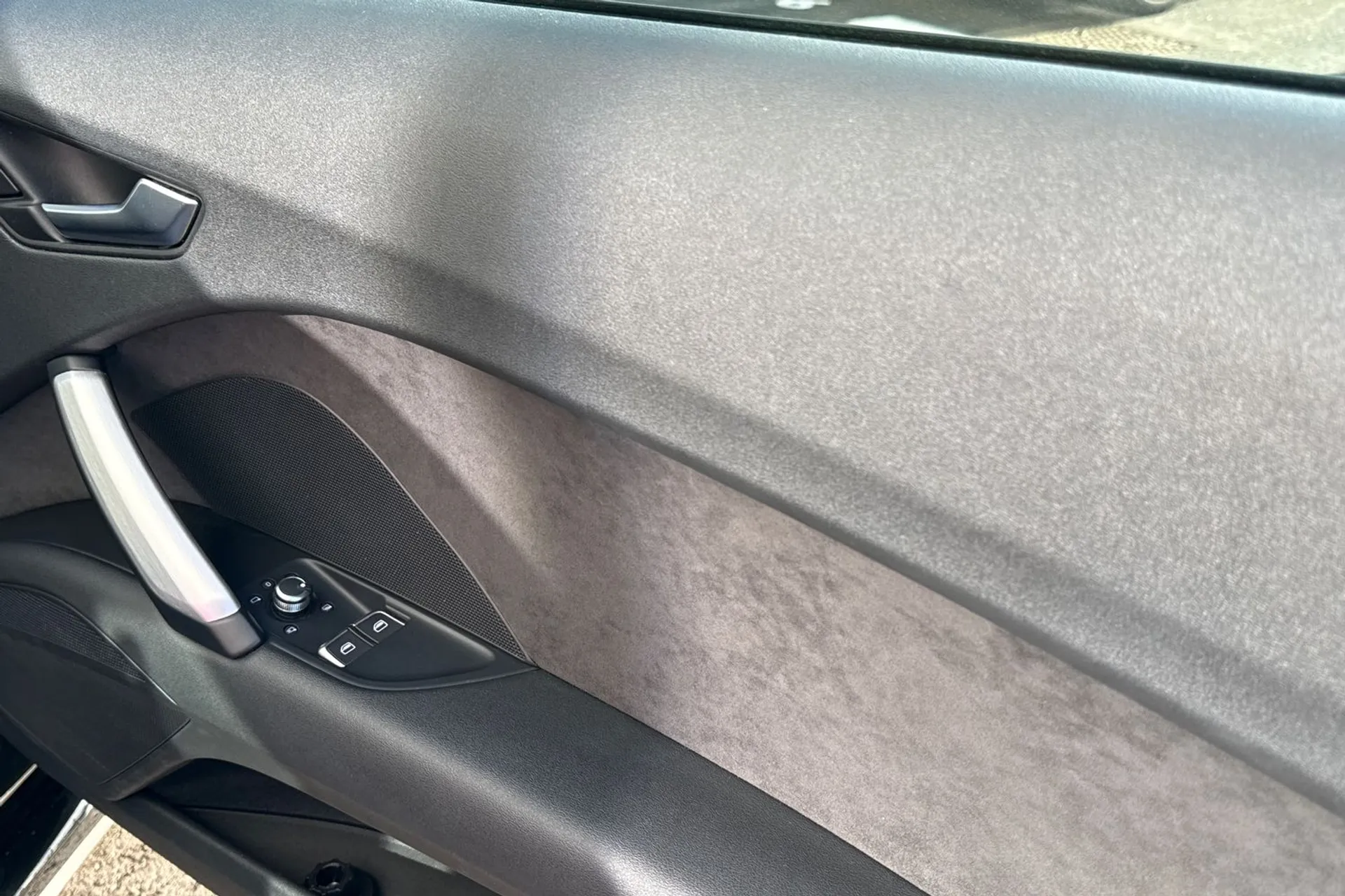 Audi TT thumbnail image number 37