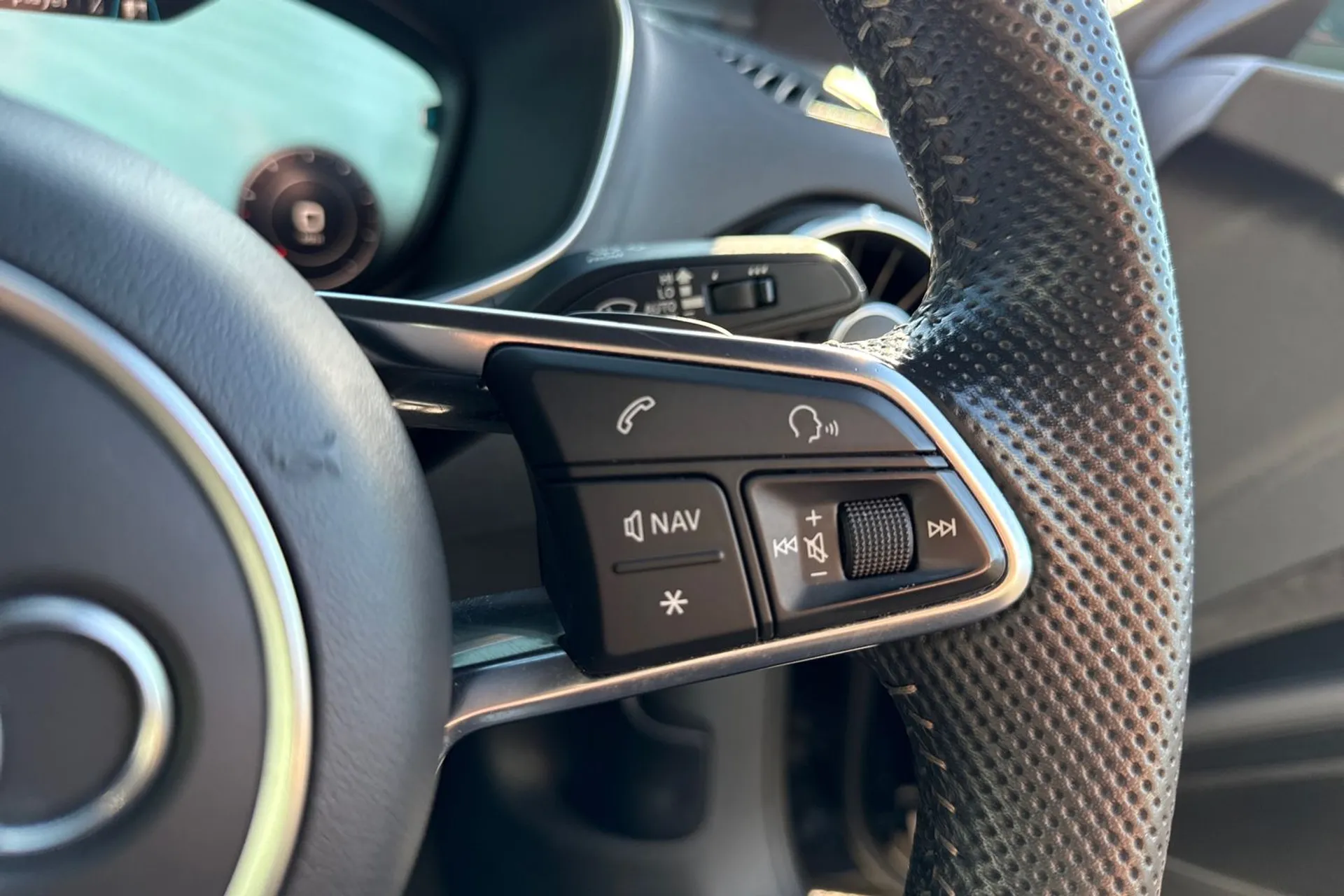 Audi TT thumbnail image number 44