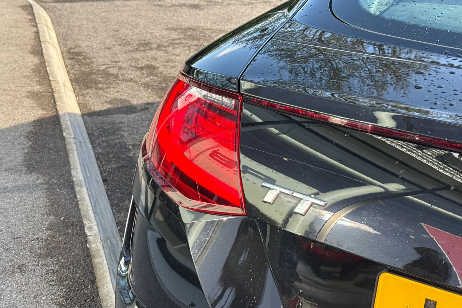 Audi TT thumbnail image number 32