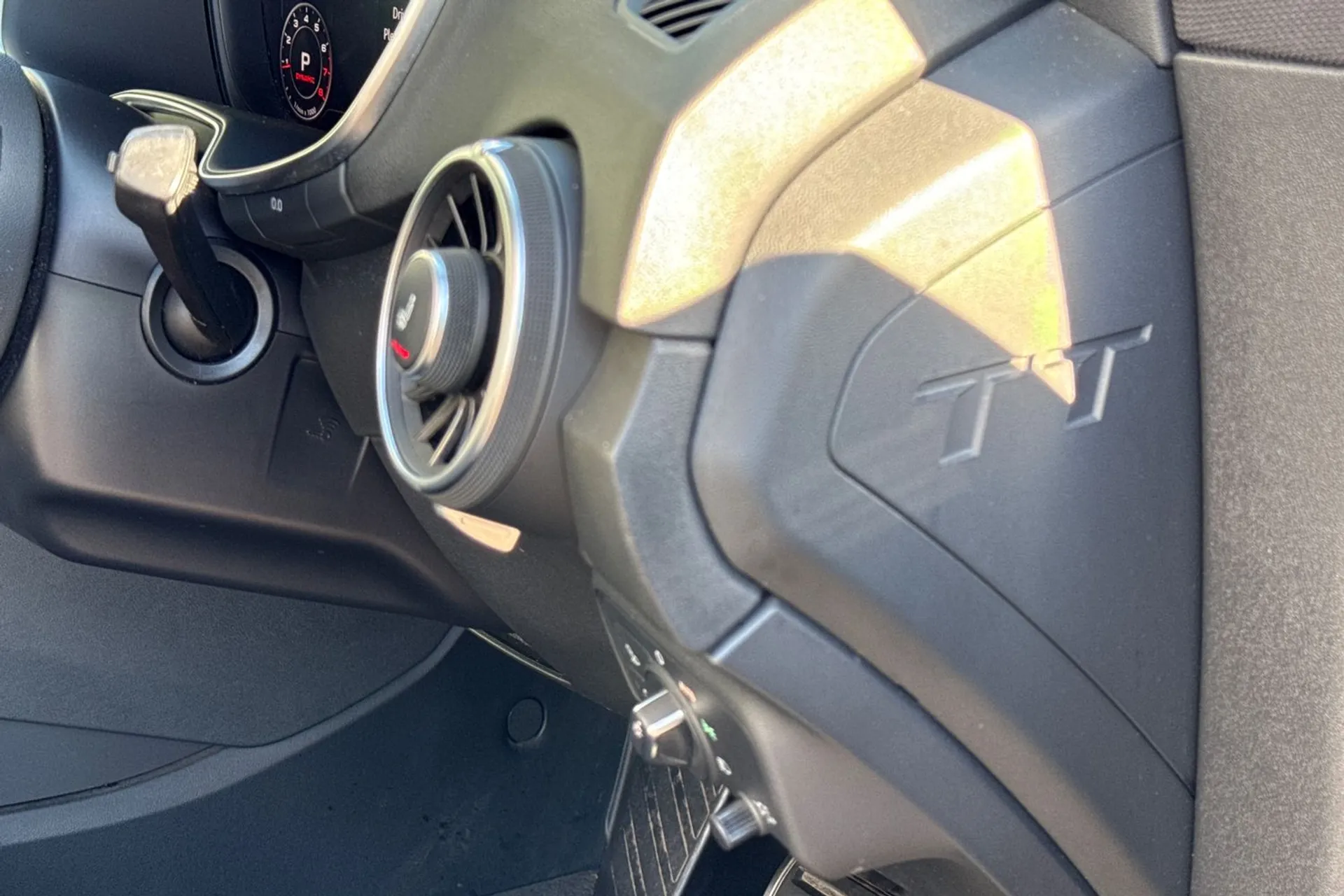 Audi TT thumbnail image number 19