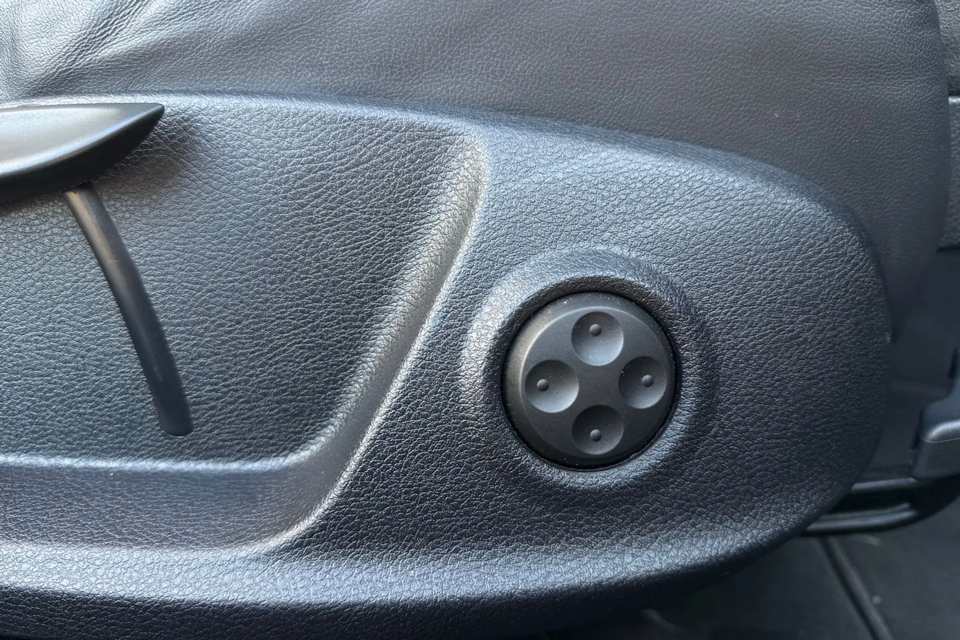 Audi TT thumbnail image number 30