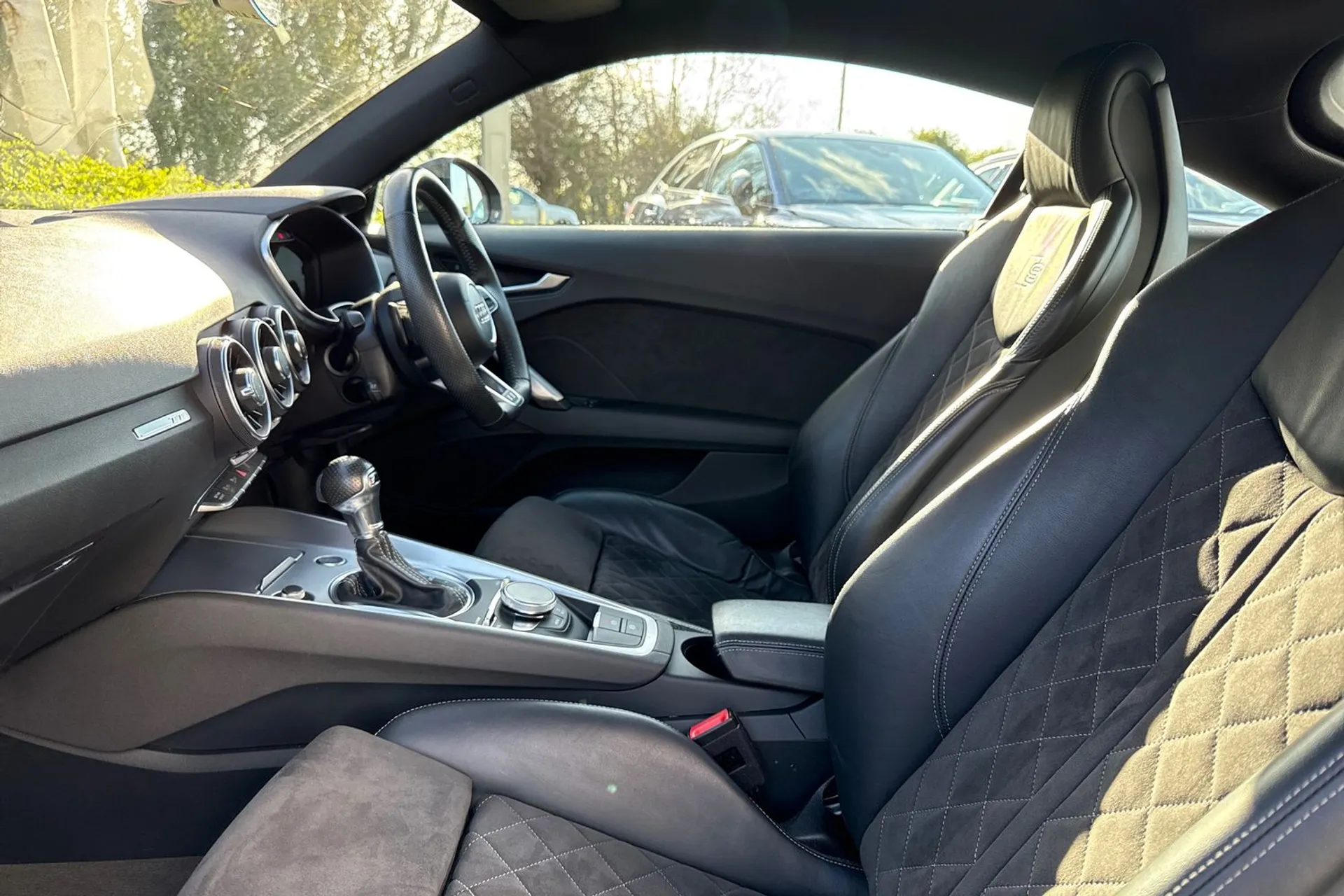 Audi TT thumbnail image number 38