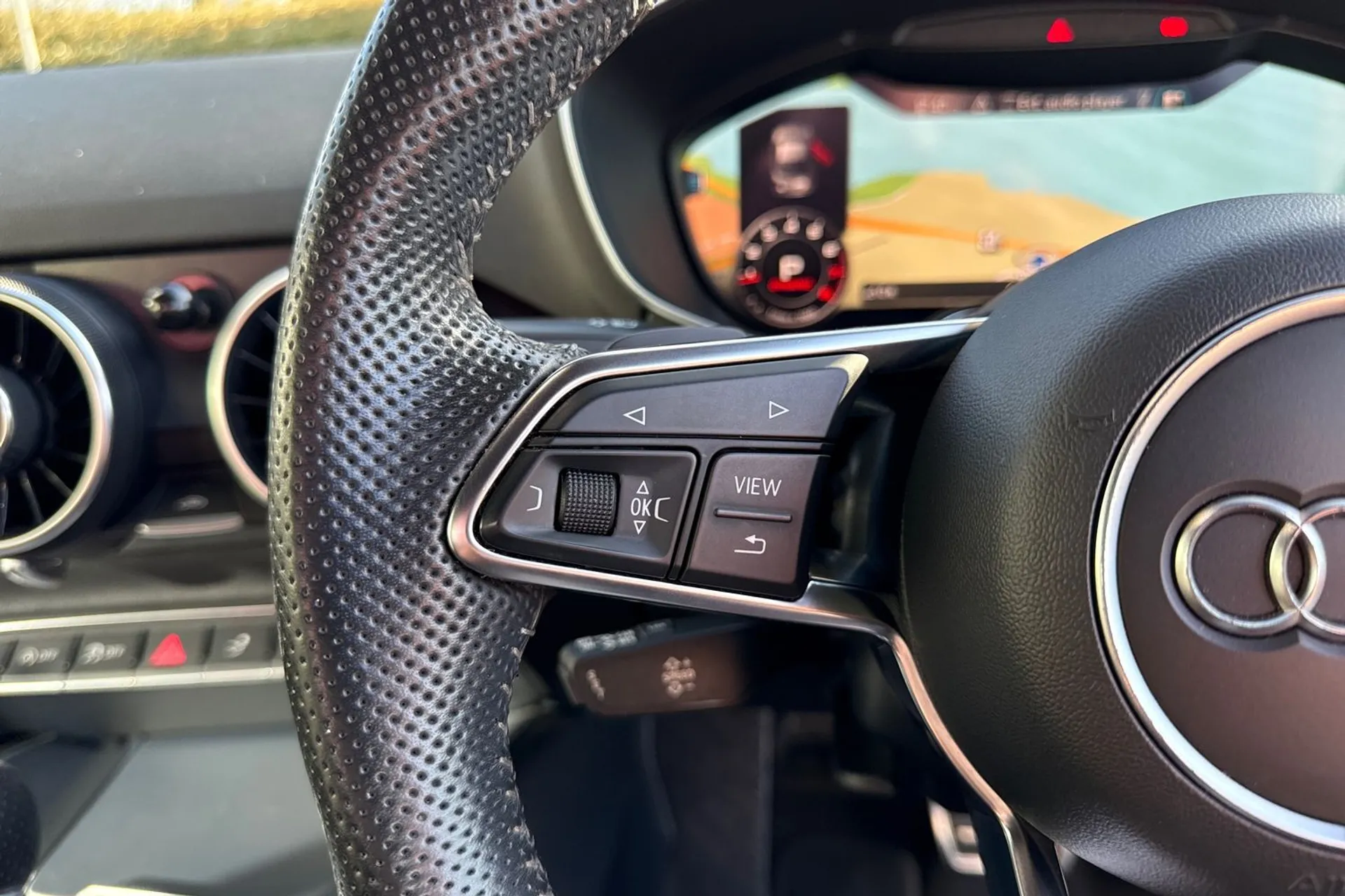 Audi TT thumbnail image number 43