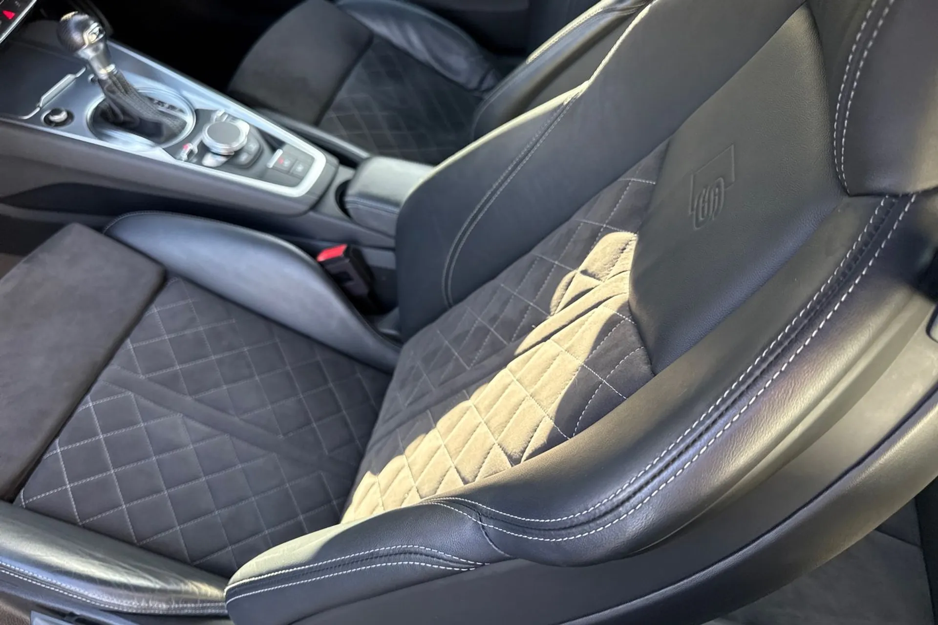 Audi TT thumbnail image number 40